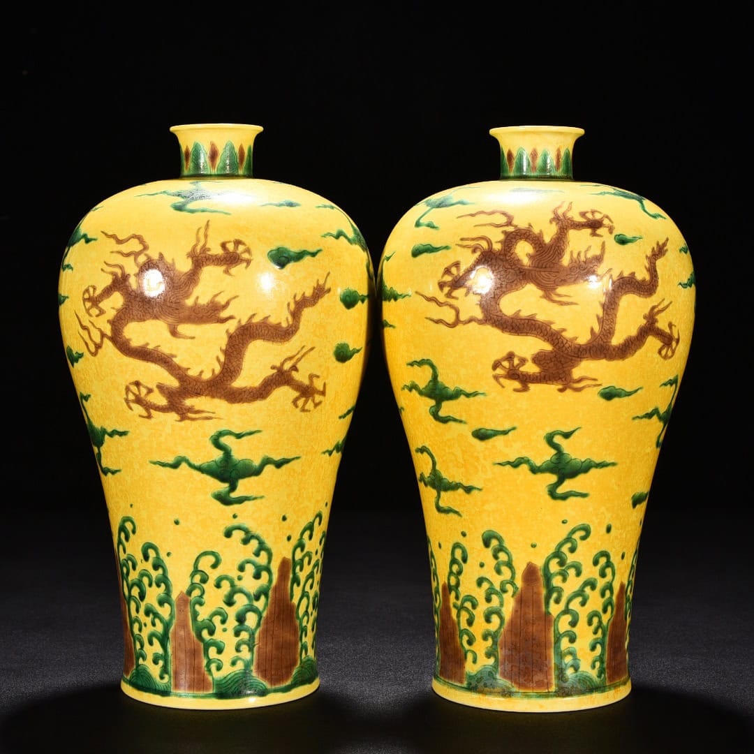 Ming Dynasty chenghua su seawater dragon pattern plum vase