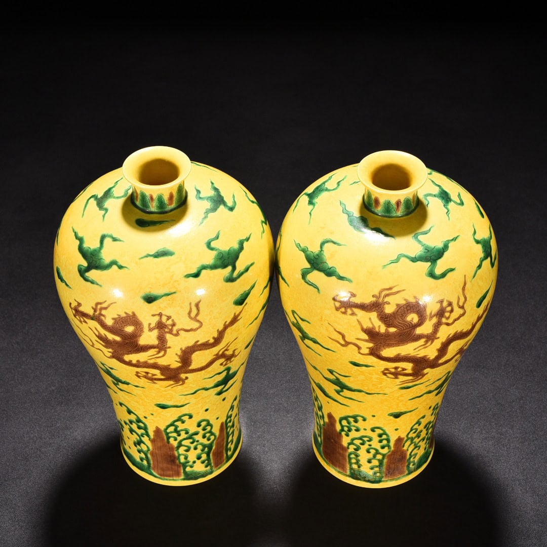 Ming Dynasty chenghua su seawater dragon pattern plum vase