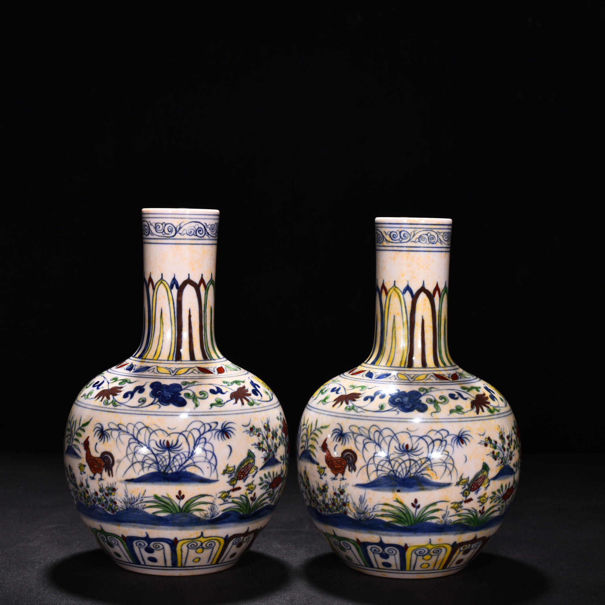 Ming Dynasty Chenghua red tied Doucai and purple vase