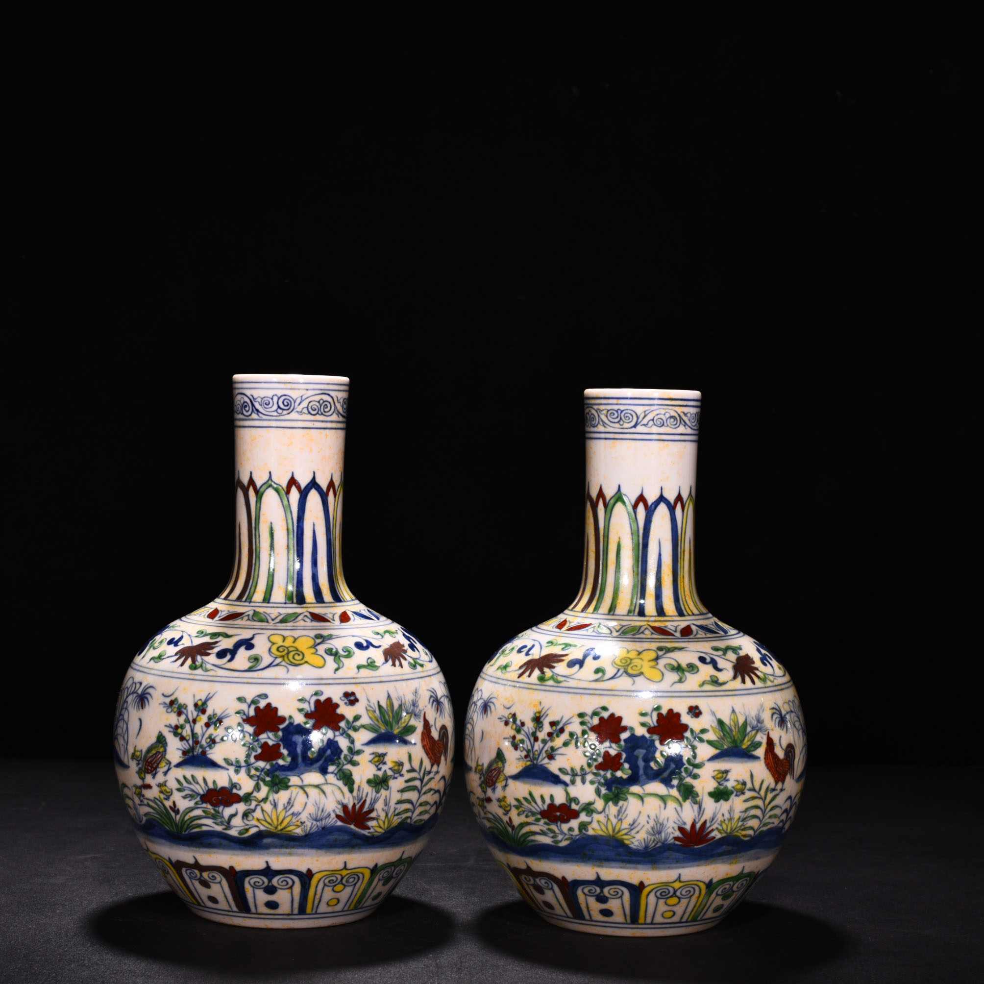 Ming Dynasty Chenghua red tied Doucai and purple vase