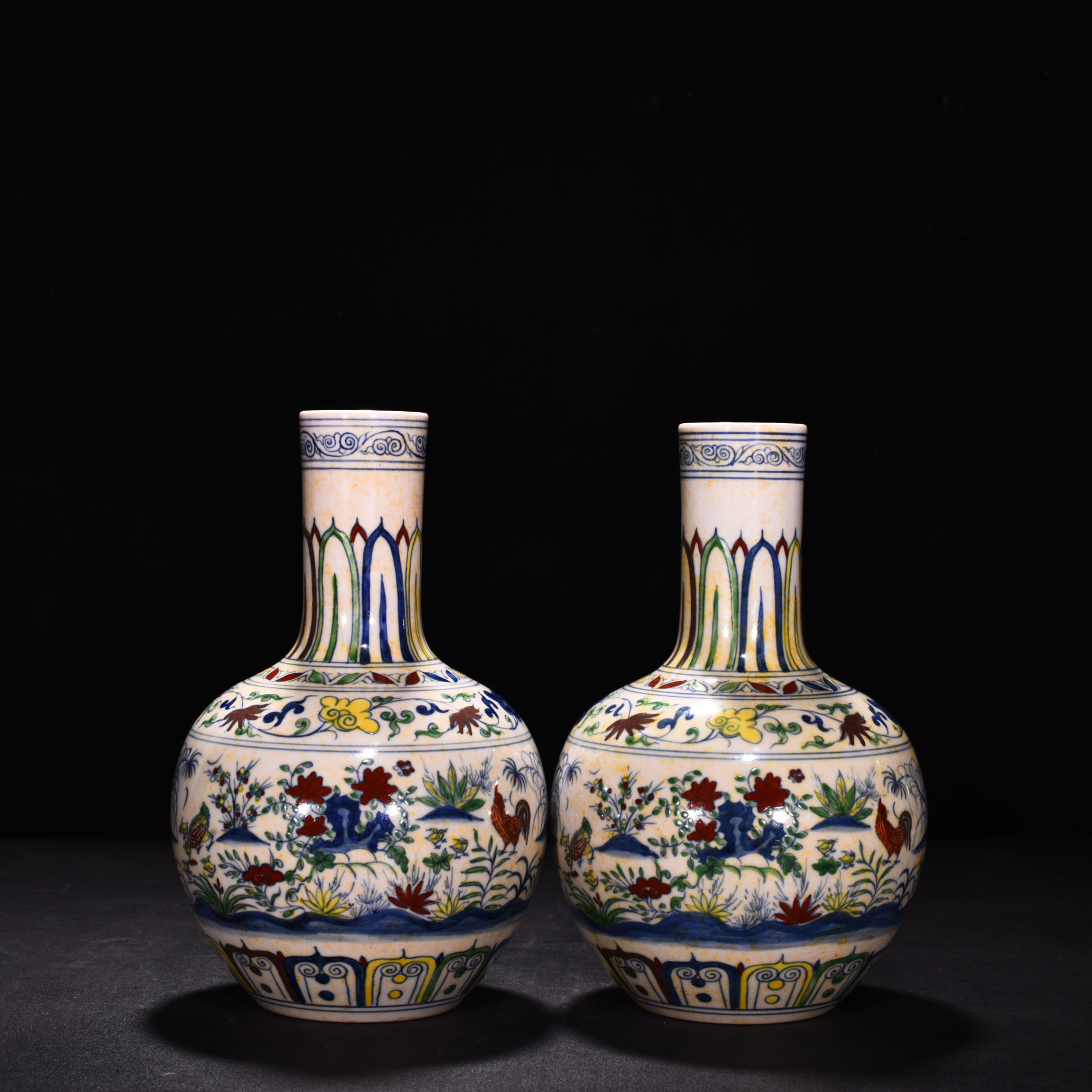 Ming Dynasty Chenghua red tied Doucai and purple vase