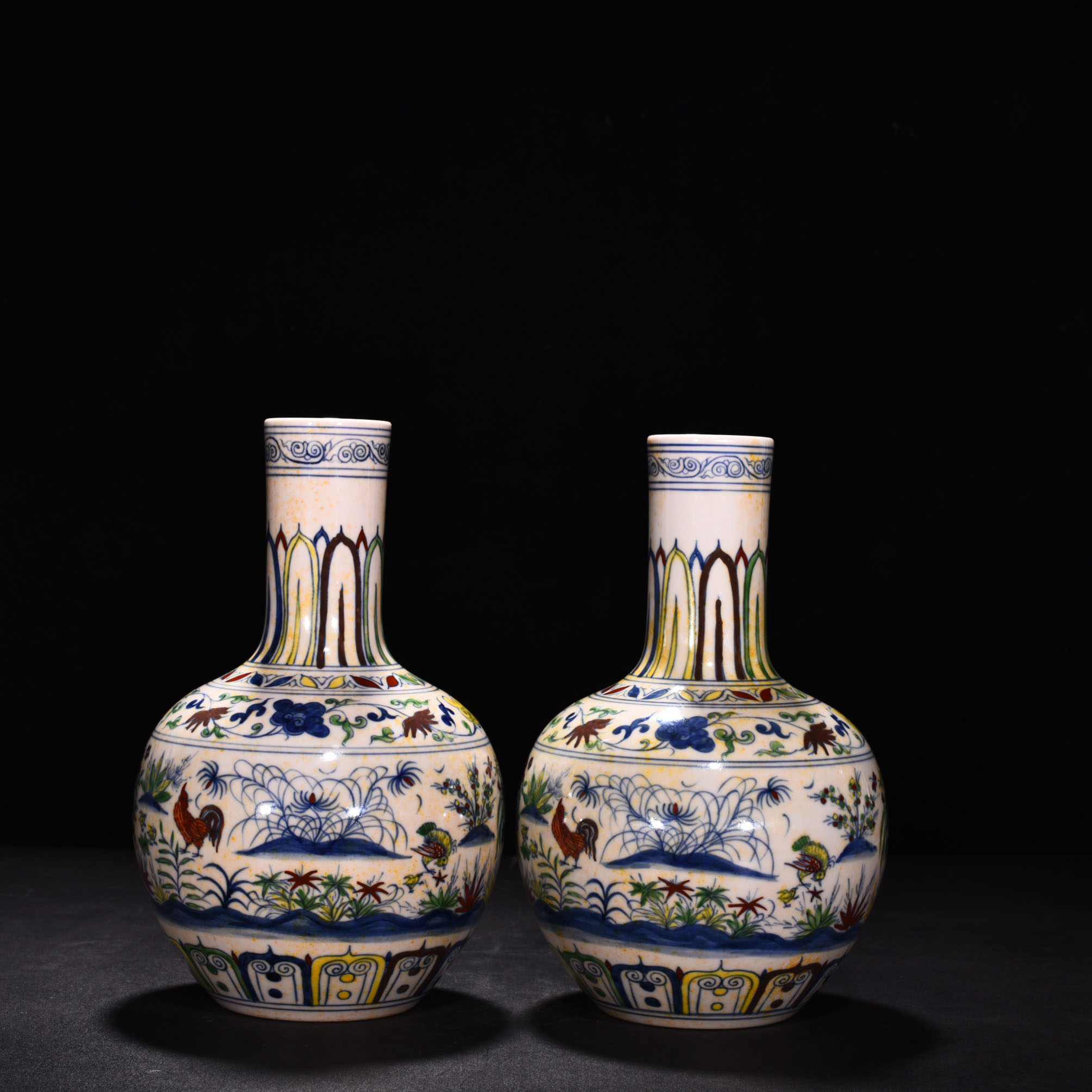 Ming Dynasty Chenghua red tied Doucai and purple vase