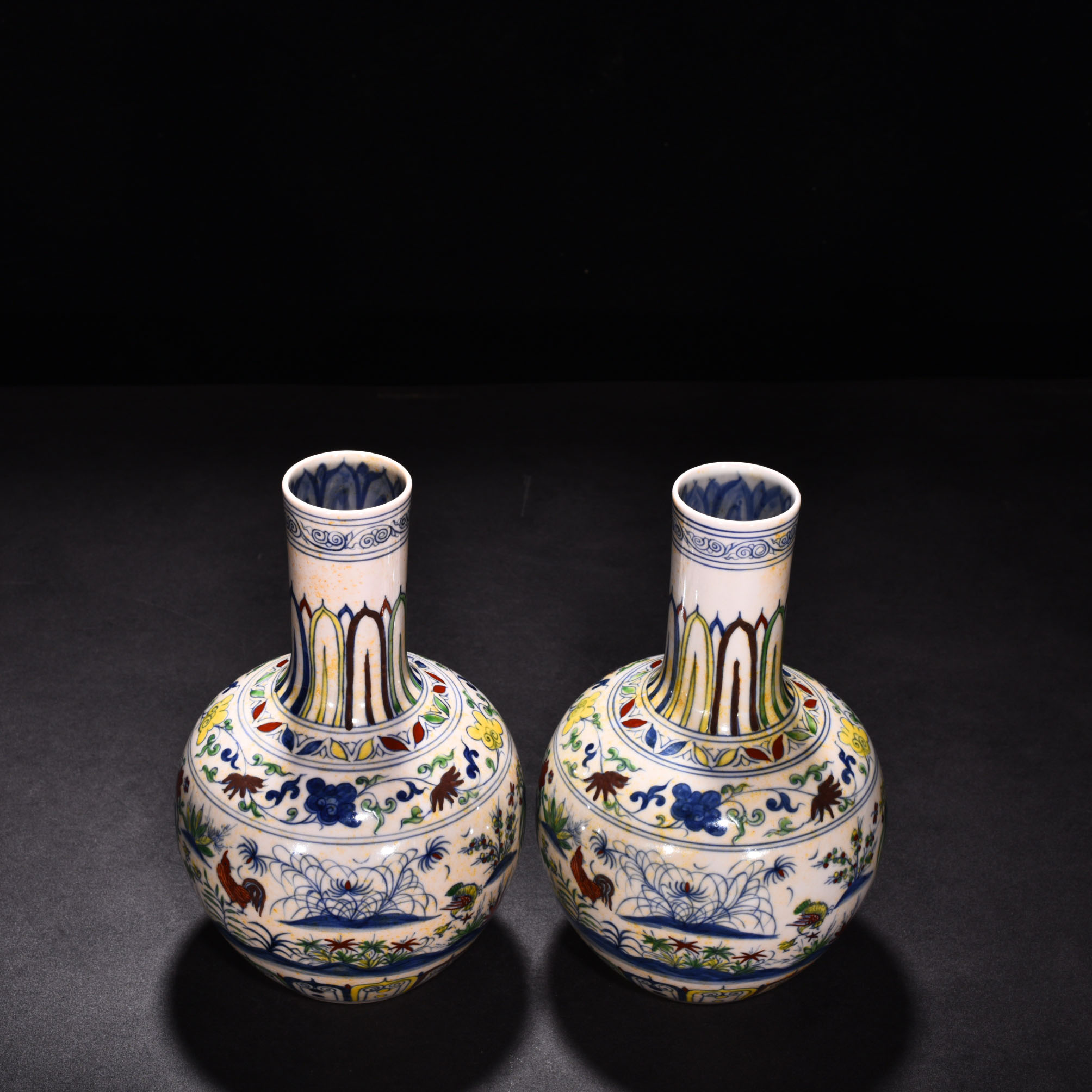 Ming Dynasty Chenghua red tied Doucai and purple vase