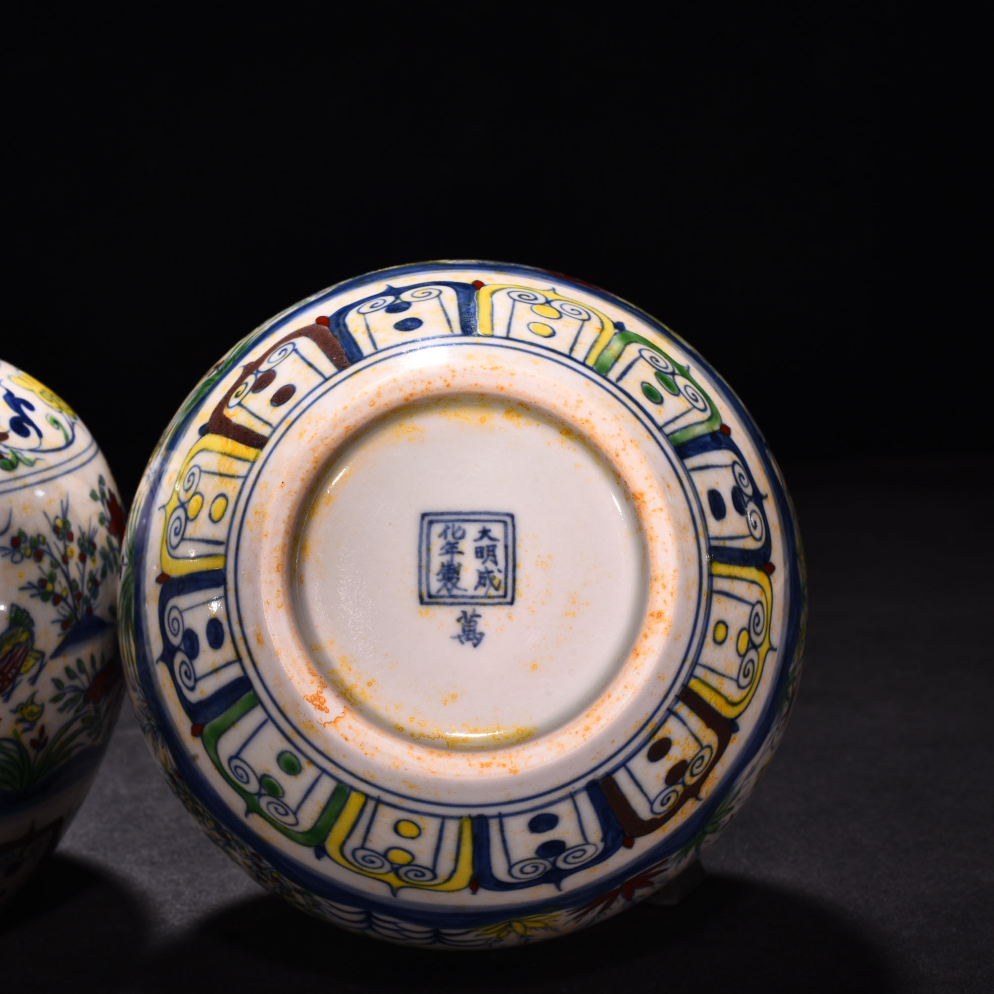 Ming Dynasty Chenghua red tied Doucai and purple vase