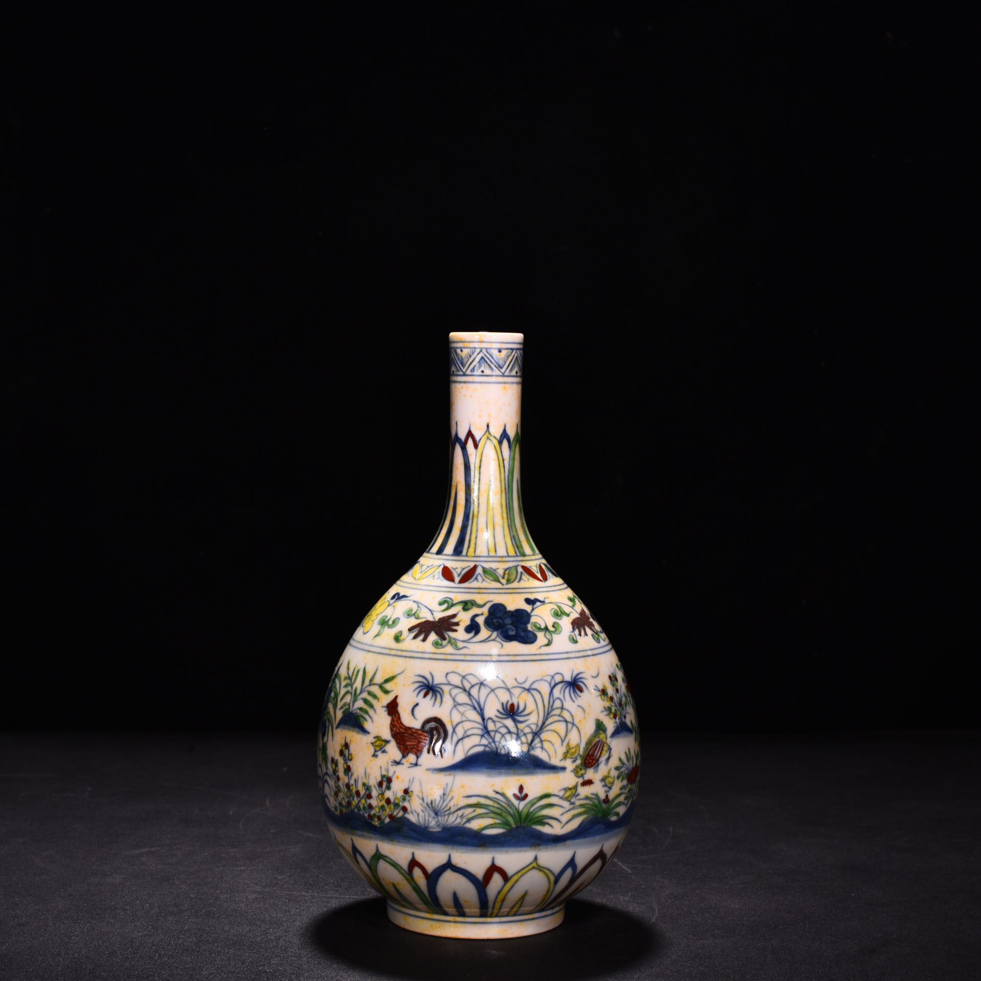 Ming Dynasty Chenghua Red Titus Doucai Colorful Purple Bile Vase