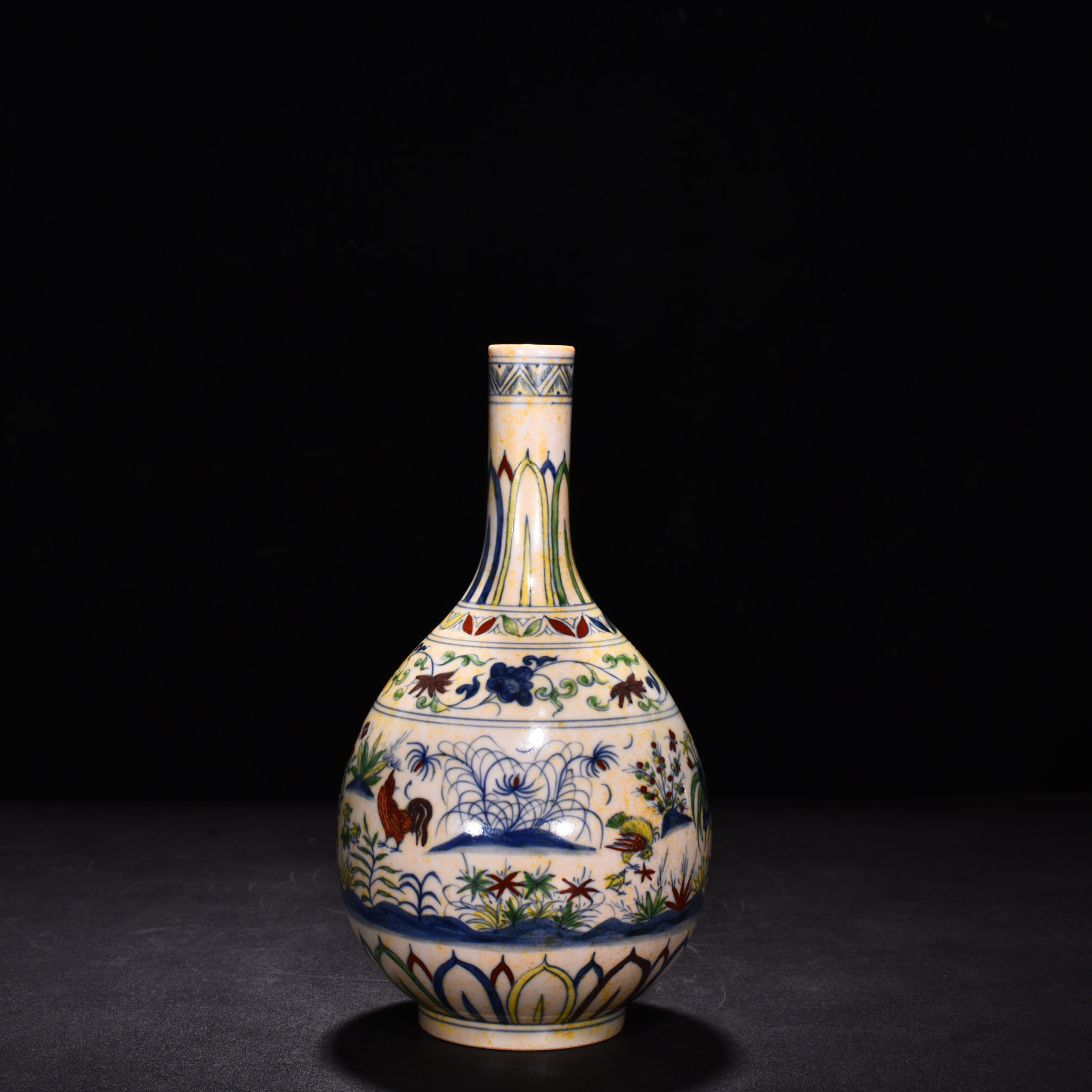 Ming Dynasty Chenghua Red Titus Doucai Colorful Purple Bile Vase
