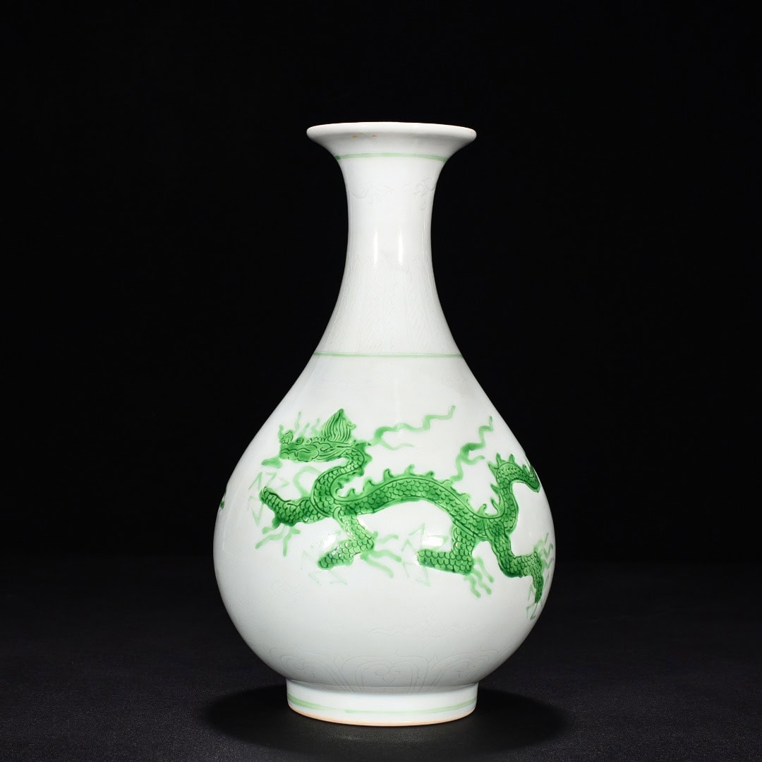 Ming Dynasty Chenghua green glaze jade pot spring vase