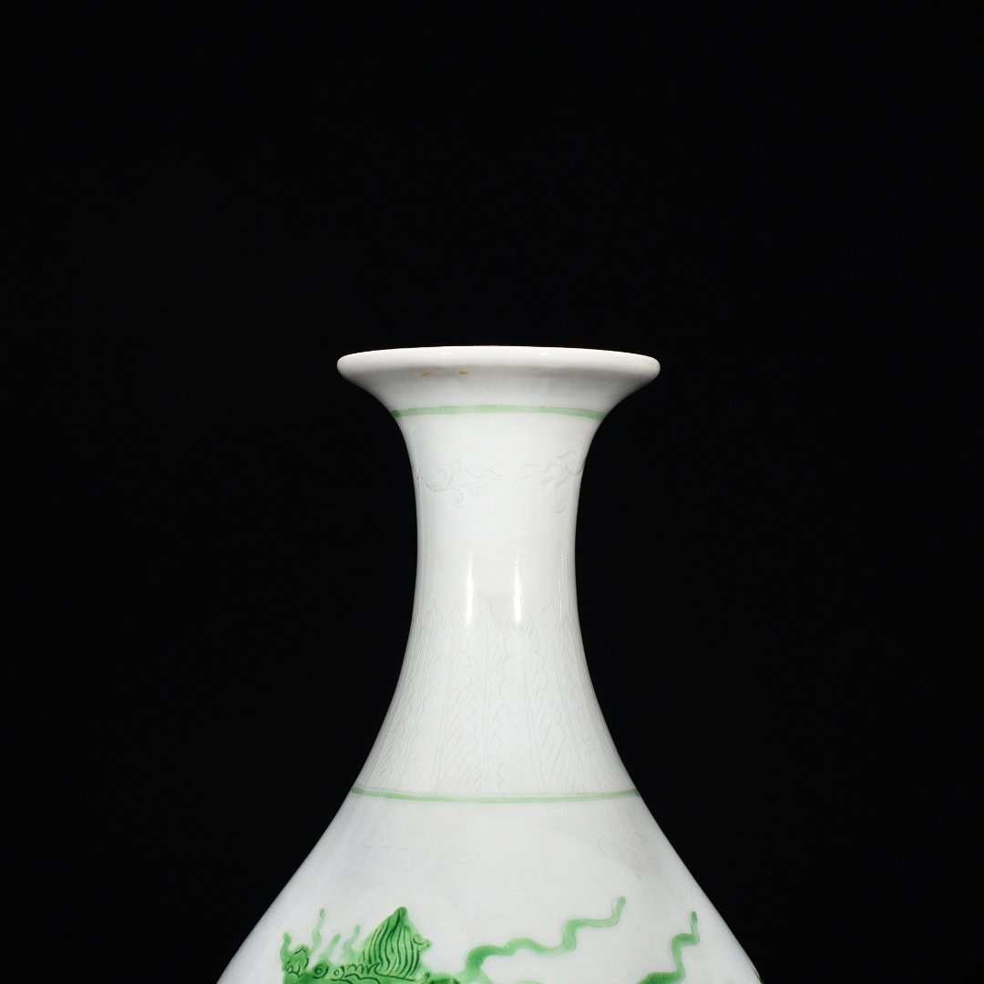 Ming Dynasty Chenghua green glaze jade pot spring vase