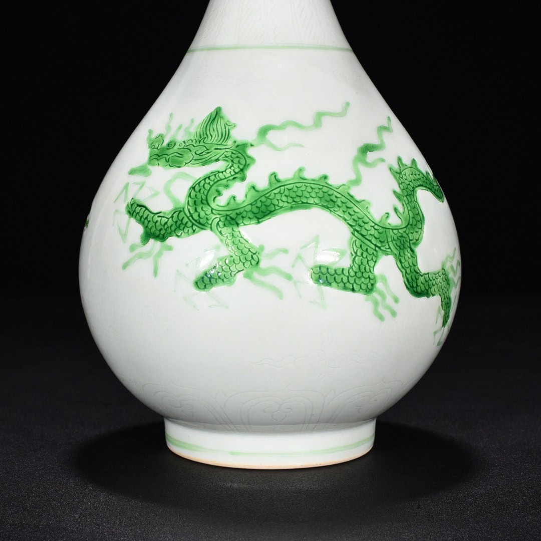 Ming Dynasty Chenghua green glaze jade pot spring vase