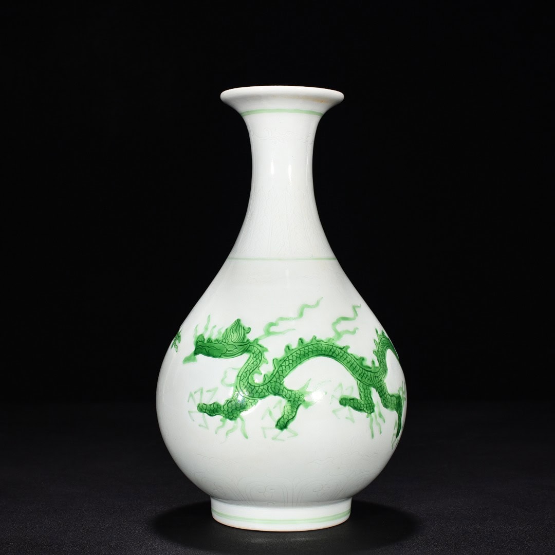 Ming Dynasty Chenghua green glaze jade pot spring vase