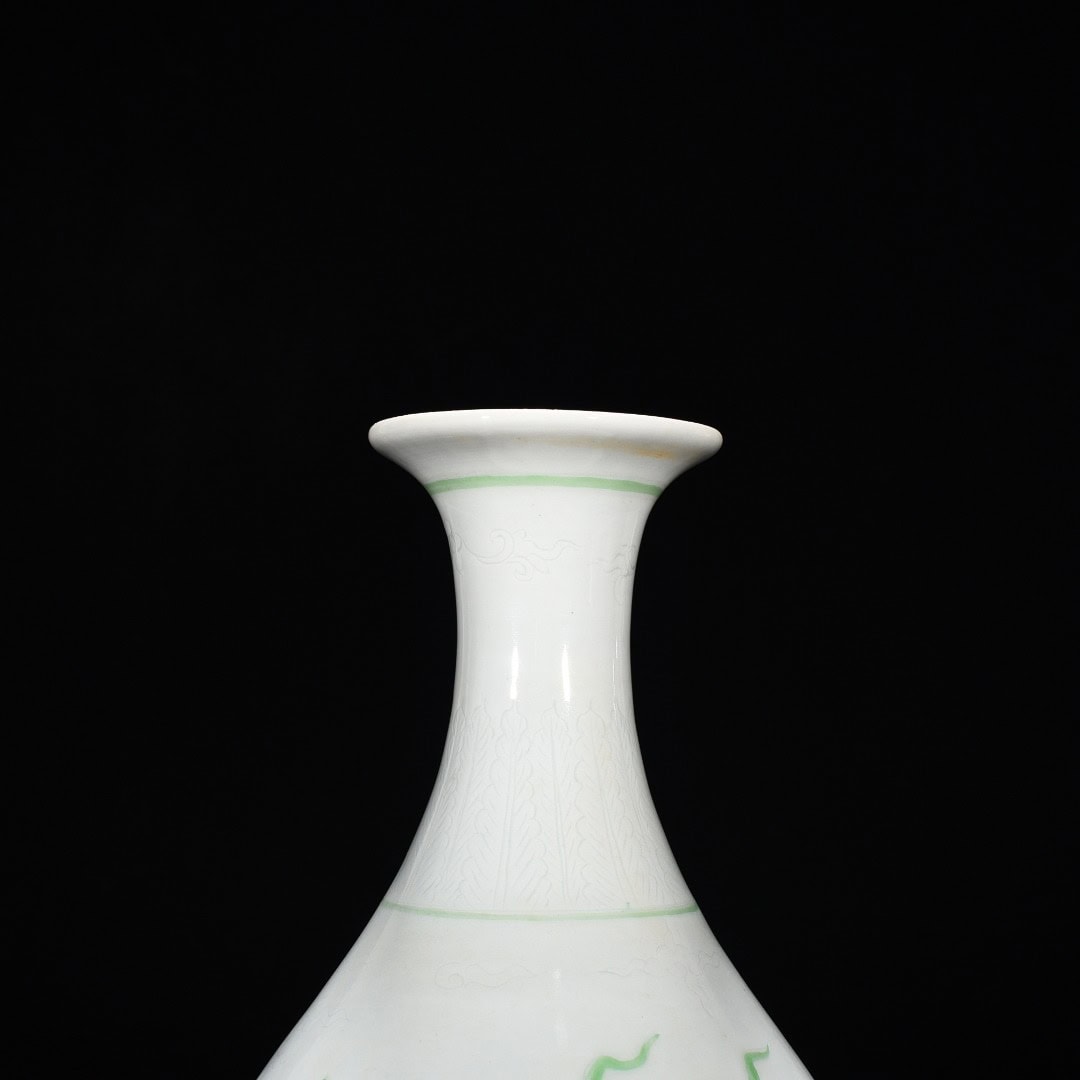 Ming Dynasty Chenghua green glaze jade pot spring vase