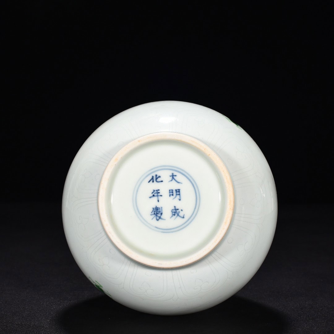 Ming Dynasty Chenghua green glaze jade pot spring vase