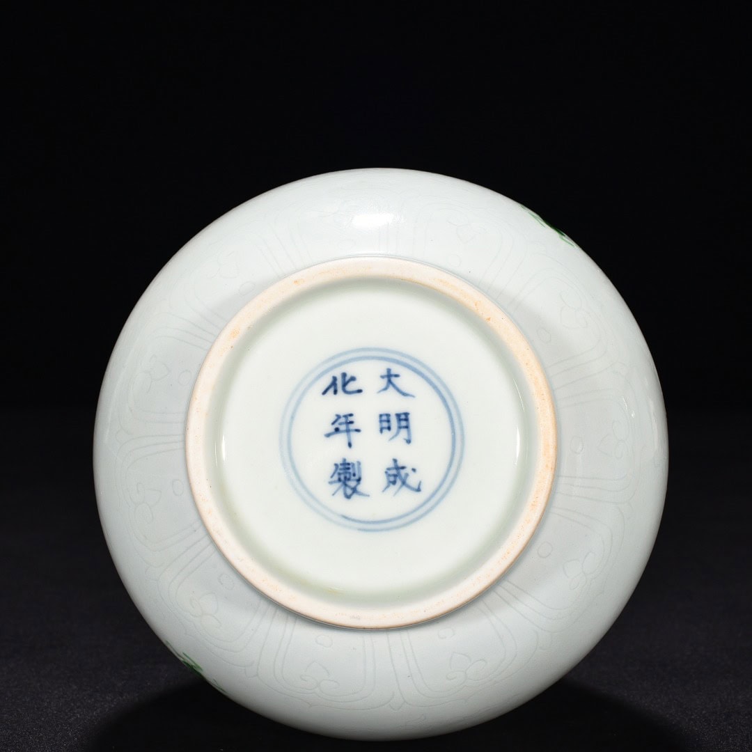 Ming Dynasty Chenghua green glaze jade pot spring vase