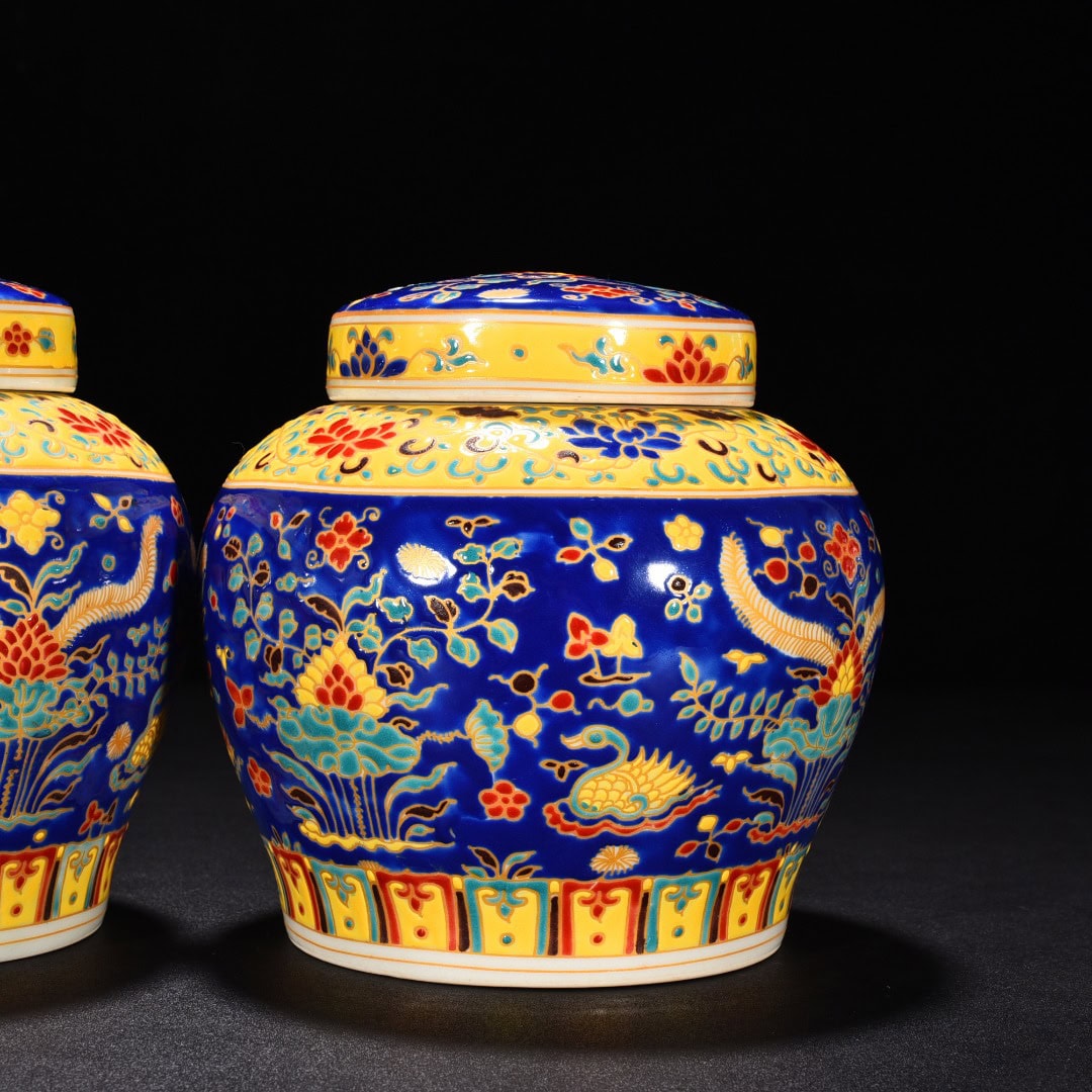 Ming Dynasty Chenghua blue ground multi color lotus jar
