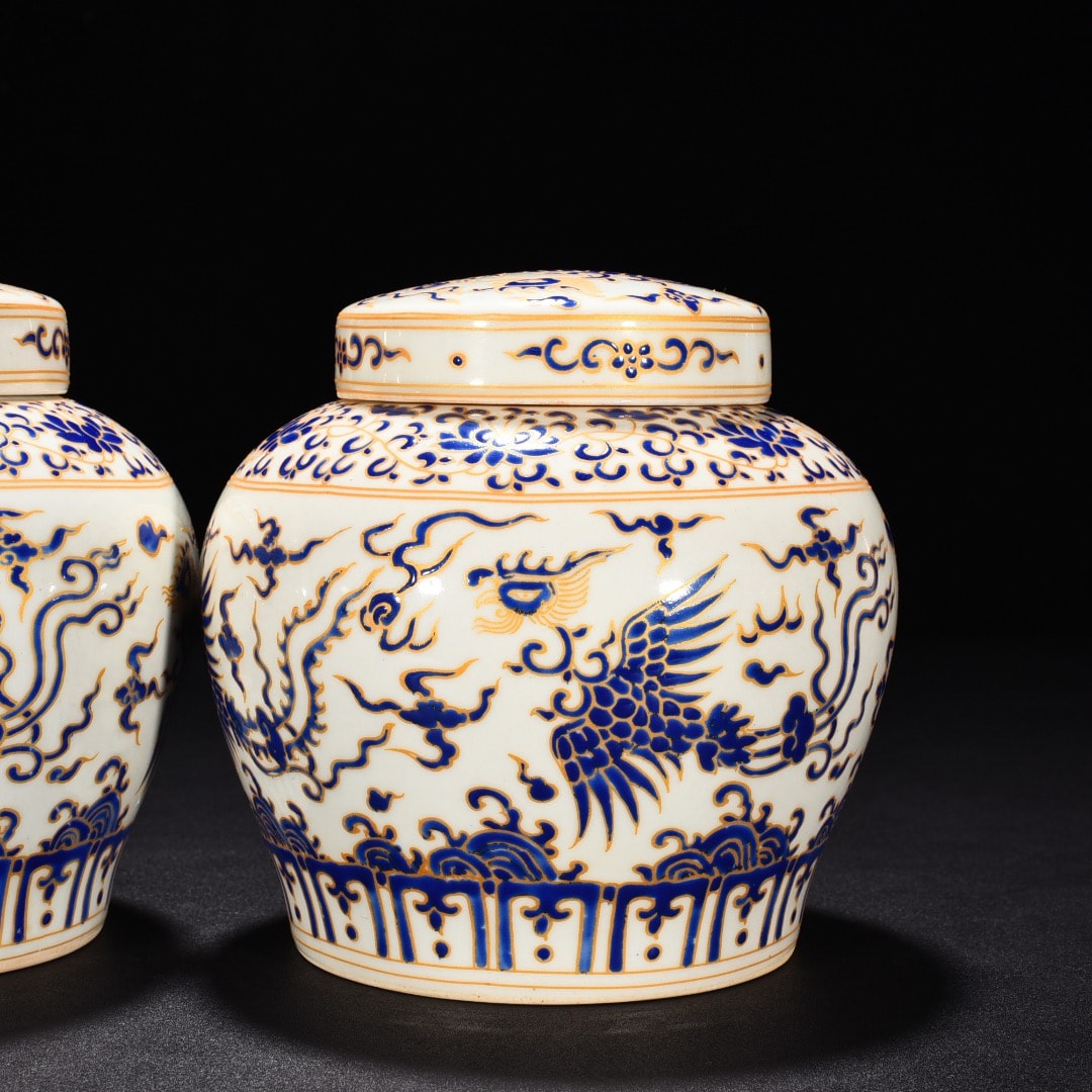 Ming Dynasty Chenghua blue color painted golden phoenix pattern jar
