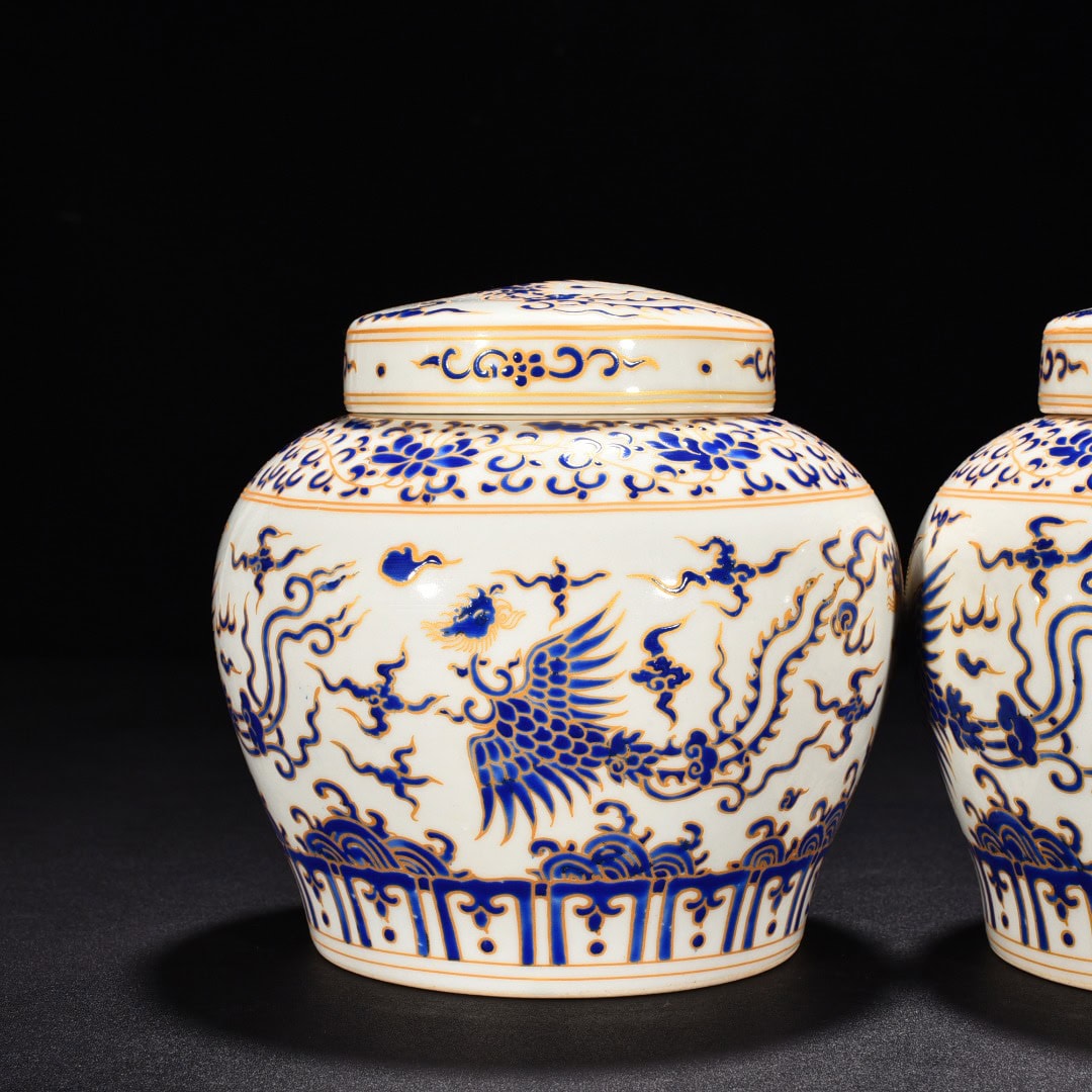 Ming Dynasty Chenghua blue color painted golden phoenix pattern jar