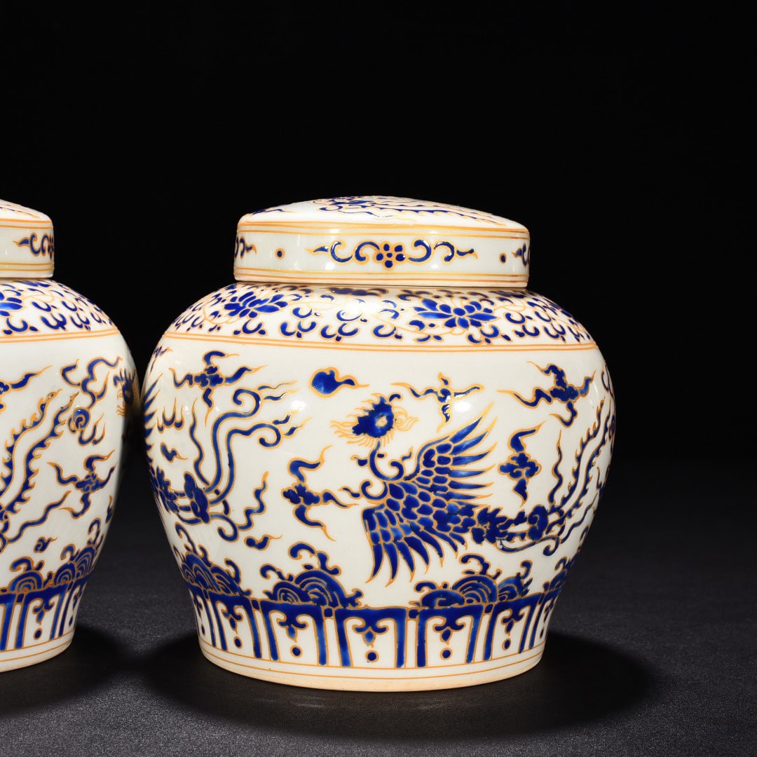 Ming Dynasty Chenghua blue color painted golden phoenix pattern jar