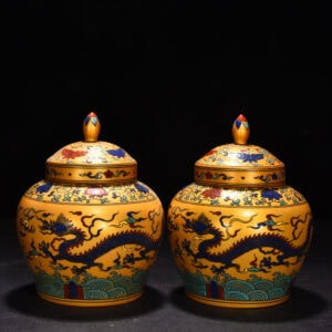 Ming Dynasty Chenghua Jindi colorful cloud and dragon pattern lid jar