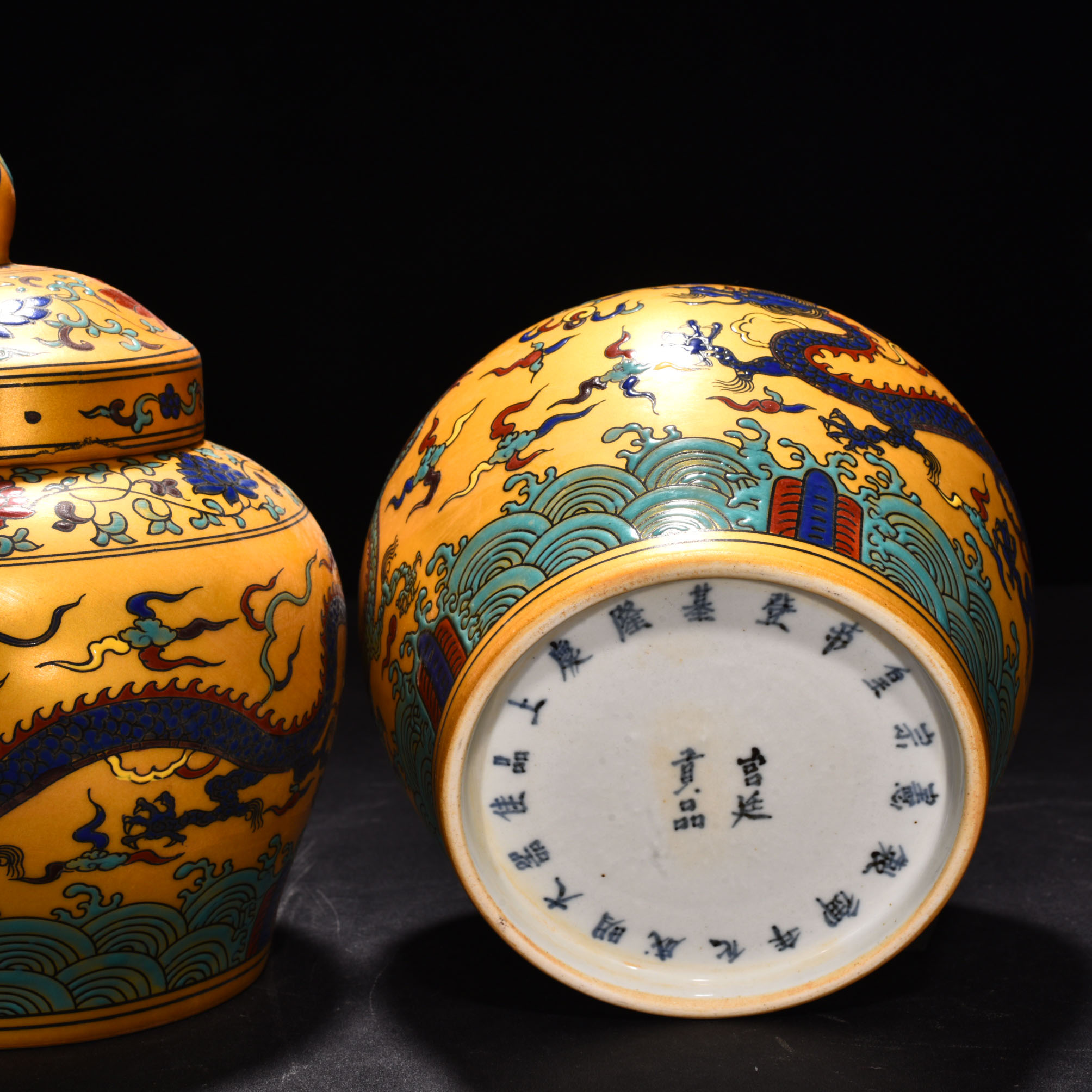 Ming Dynasty Chenghua Jindi colorful cloud and dragon pattern lid jar