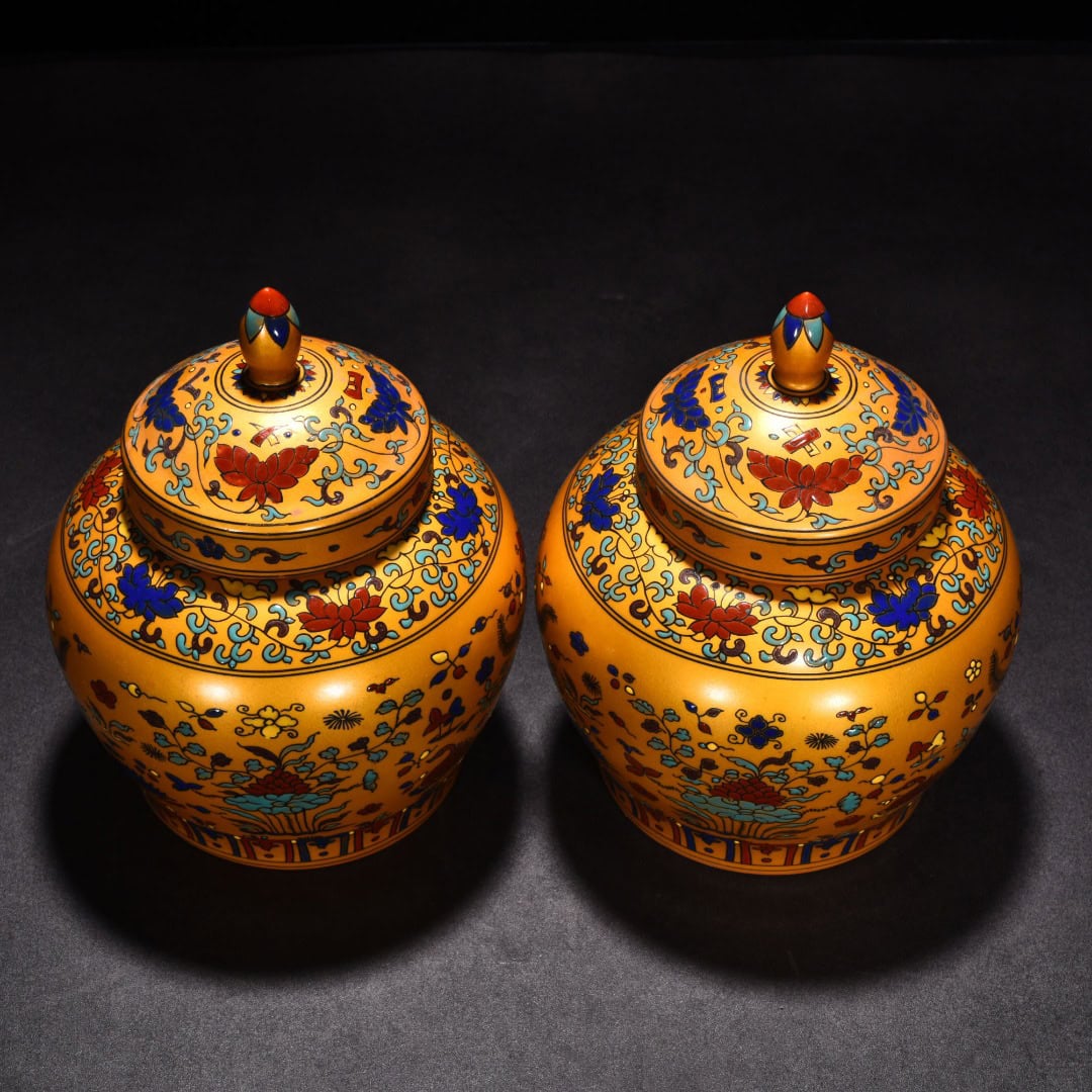 Ming Dynasty Chenghua Jindi colorful lotus lid jar