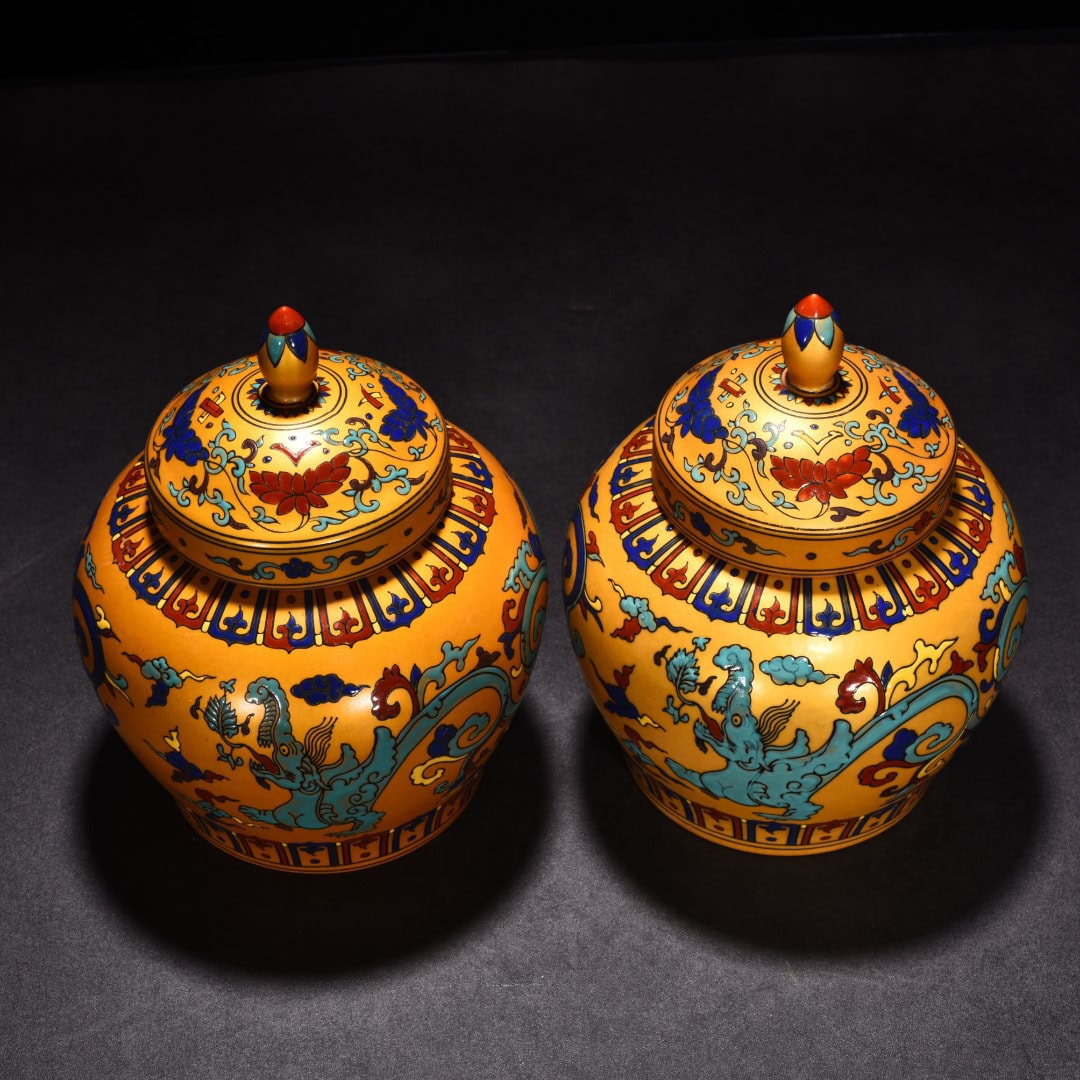 Ming Dynasty Chenghua Jindi colorful lid jar