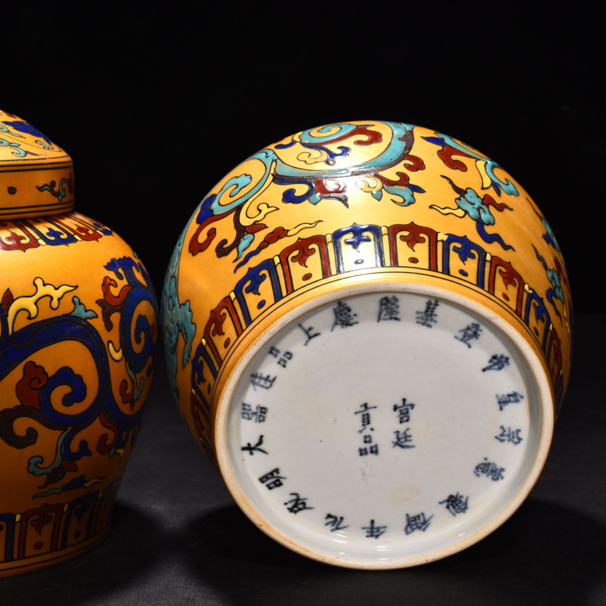 Ming Dynasty Chenghua Jindi colorful lid jar