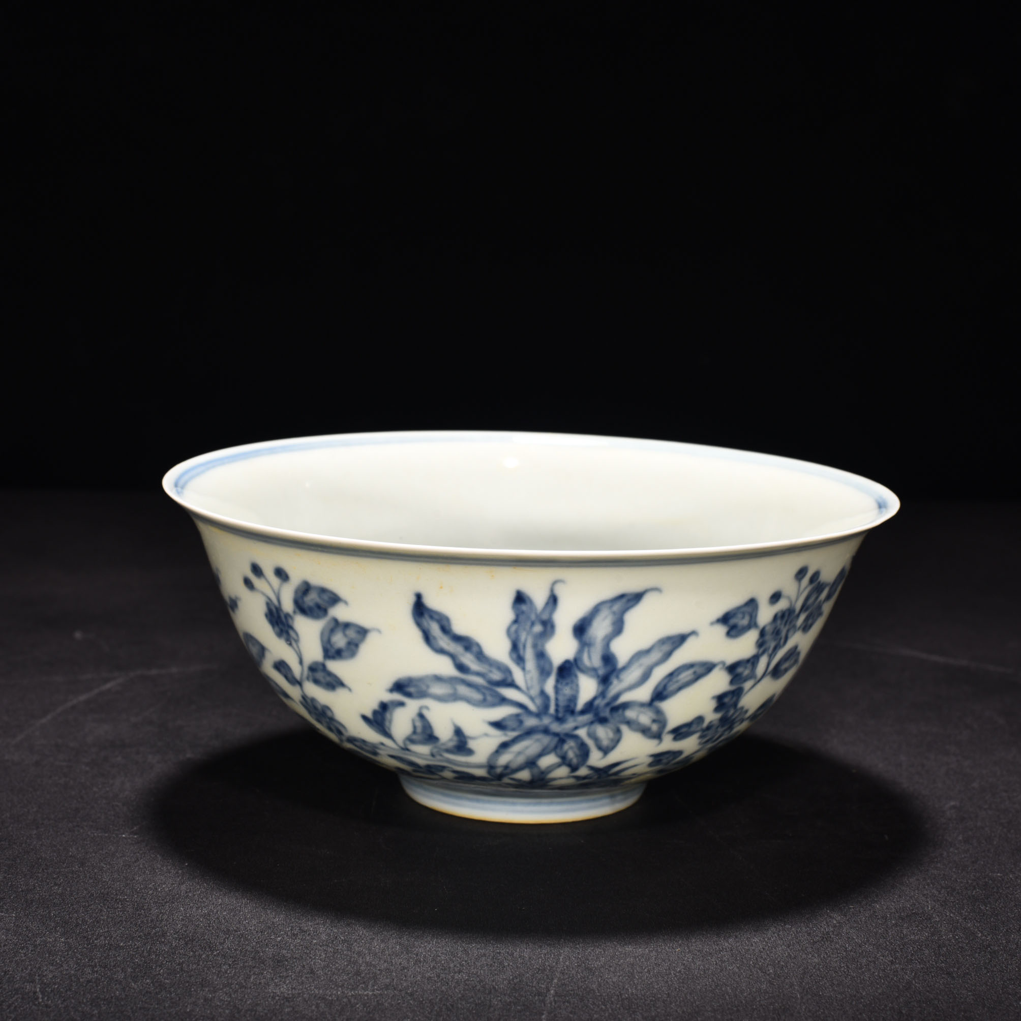 Ming Dynasty Chenghua blue and white palace bowl