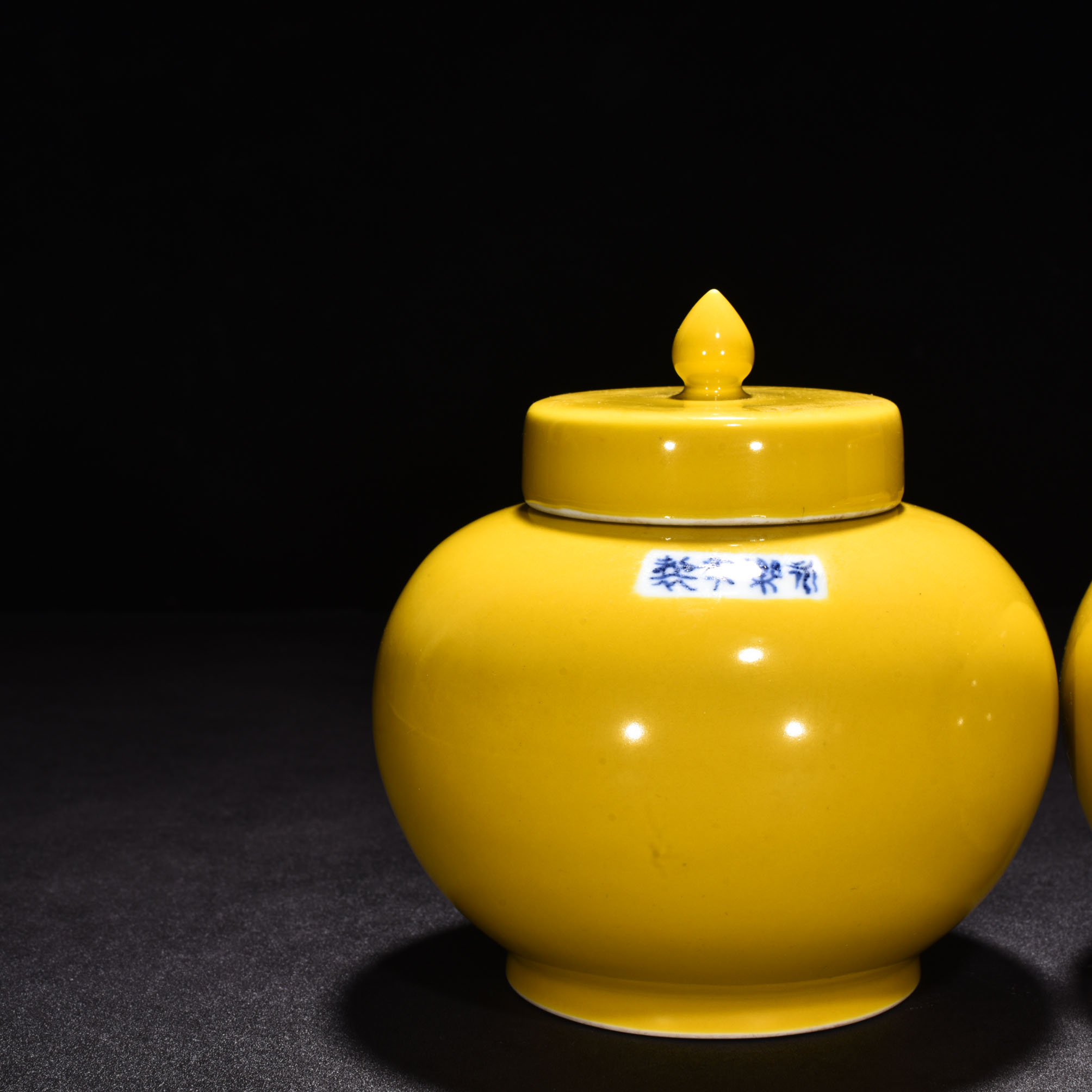 Ming Dynasty Yongle jade yellow glaze lid jar