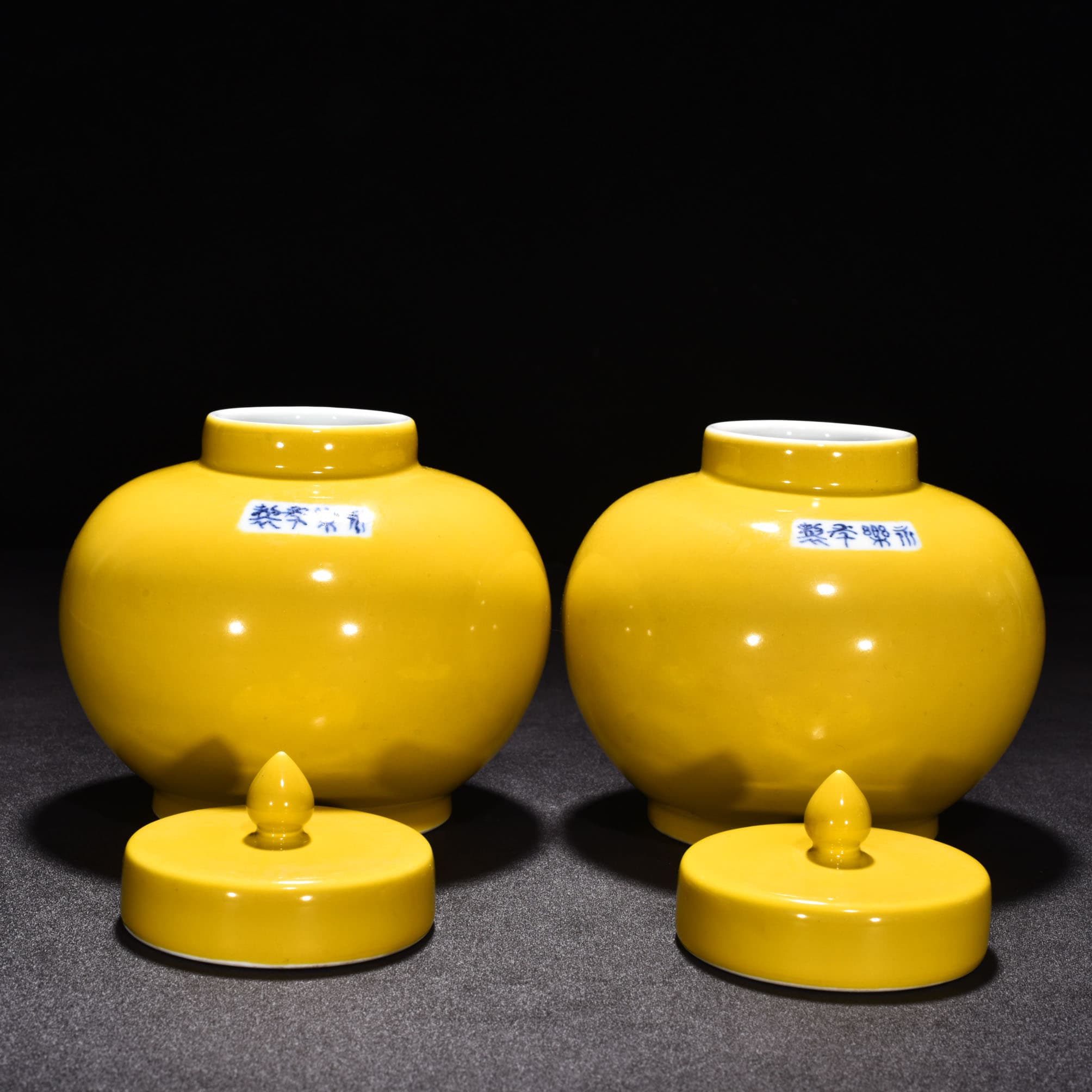 Ming Dynasty Yongle jade yellow glaze lid jar
