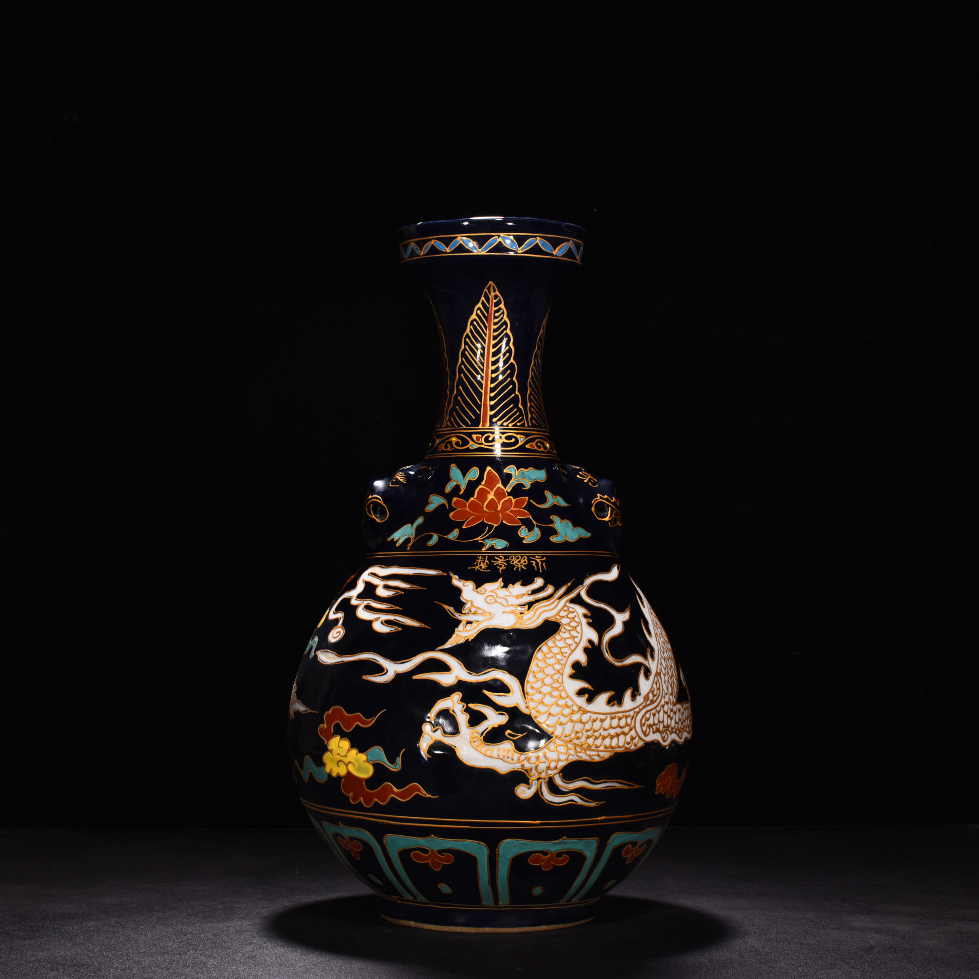 Ming Dynasty Yongle Fahua five color disc mouth bottle