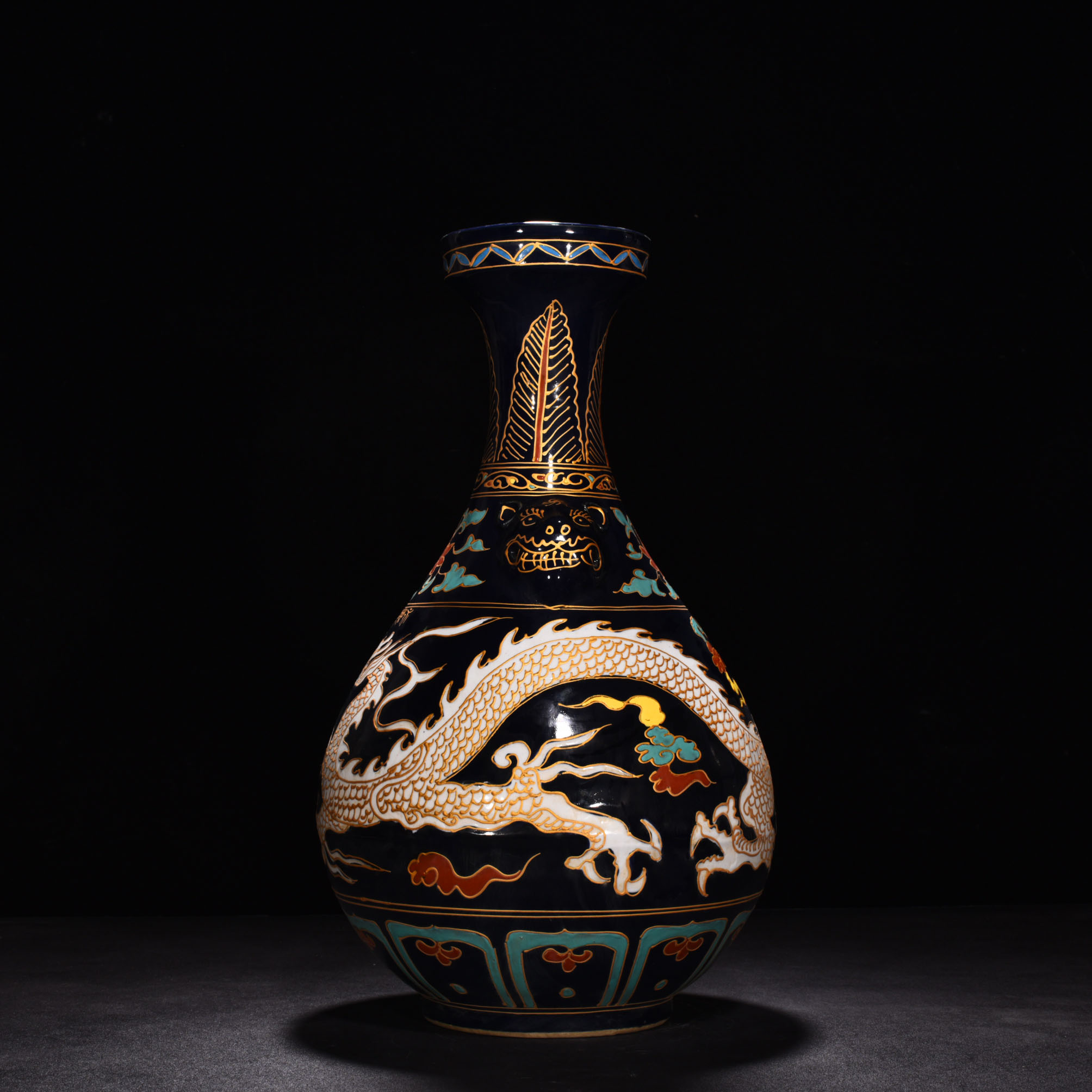 Ming Dynasty Yongle Fahua five color disc mouth bottle