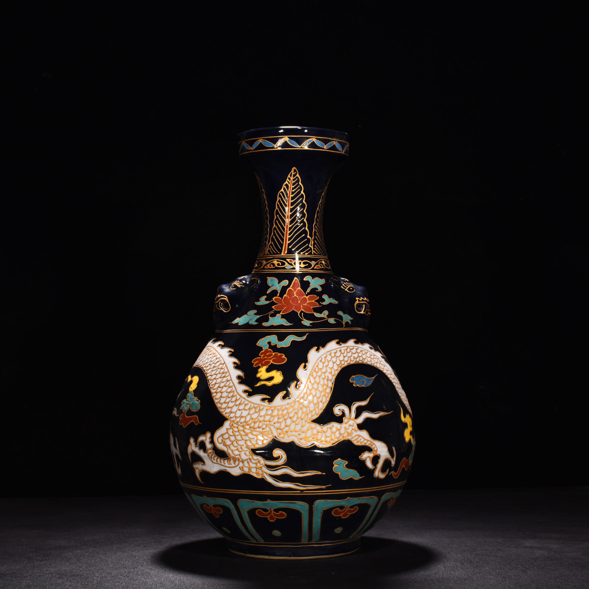 Ming Dynasty Yongle Fahua five color disc mouth bottle