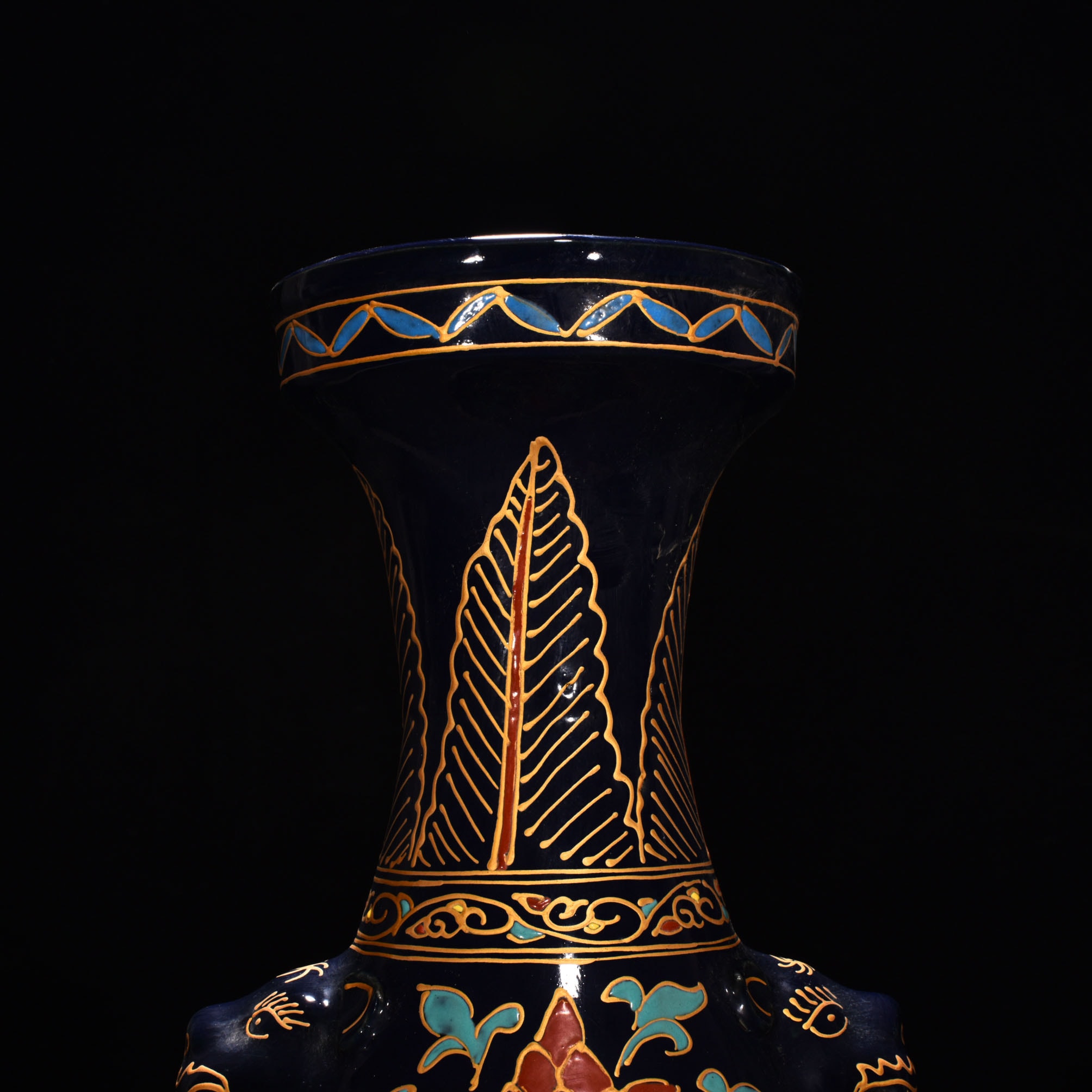 Ming Dynasty Yongle Fahua five color disc mouth bottle
