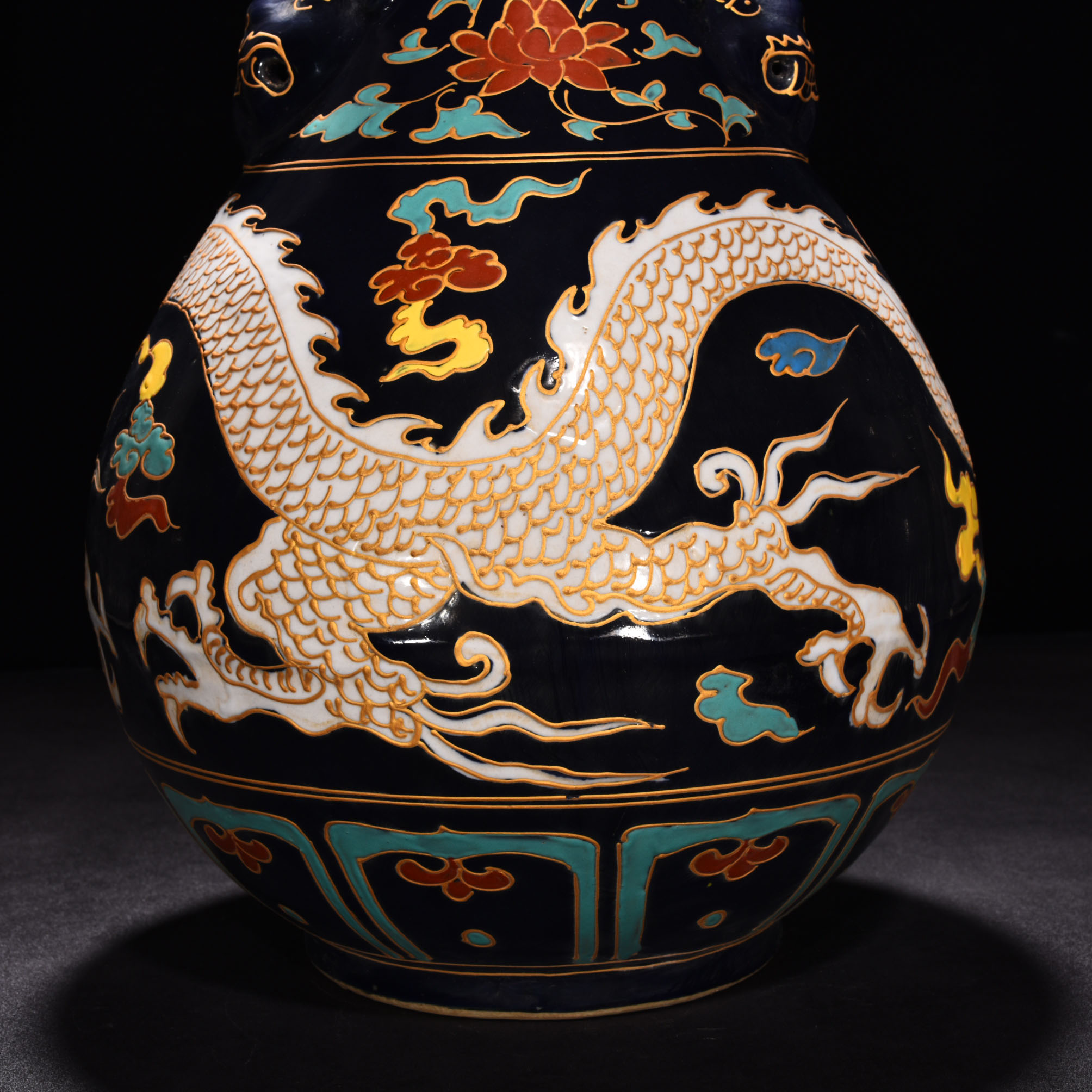 Ming Dynasty Yongle Fahua five color disc mouth bottle