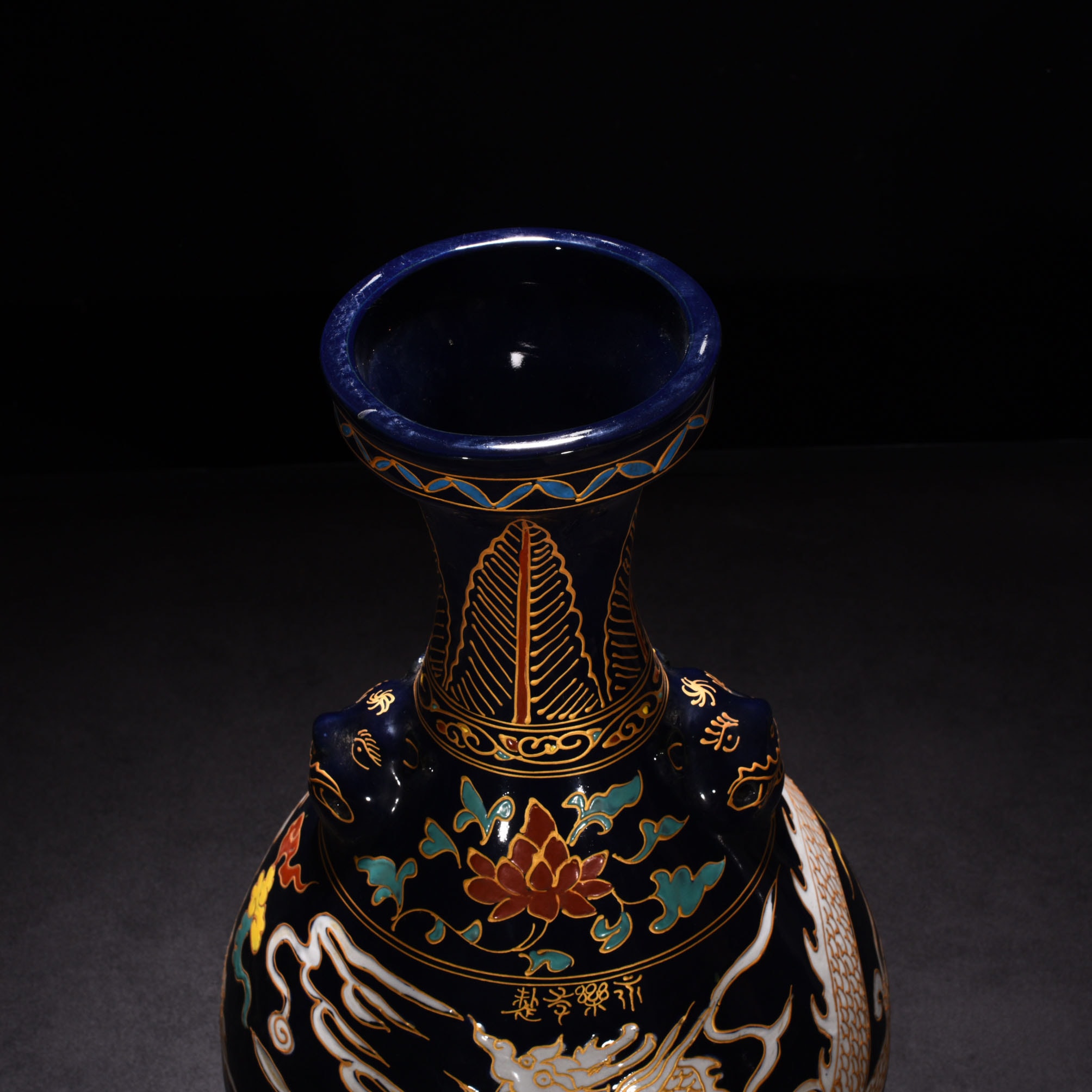 Ming Dynasty Yongle Fahua five color disc mouth bottle