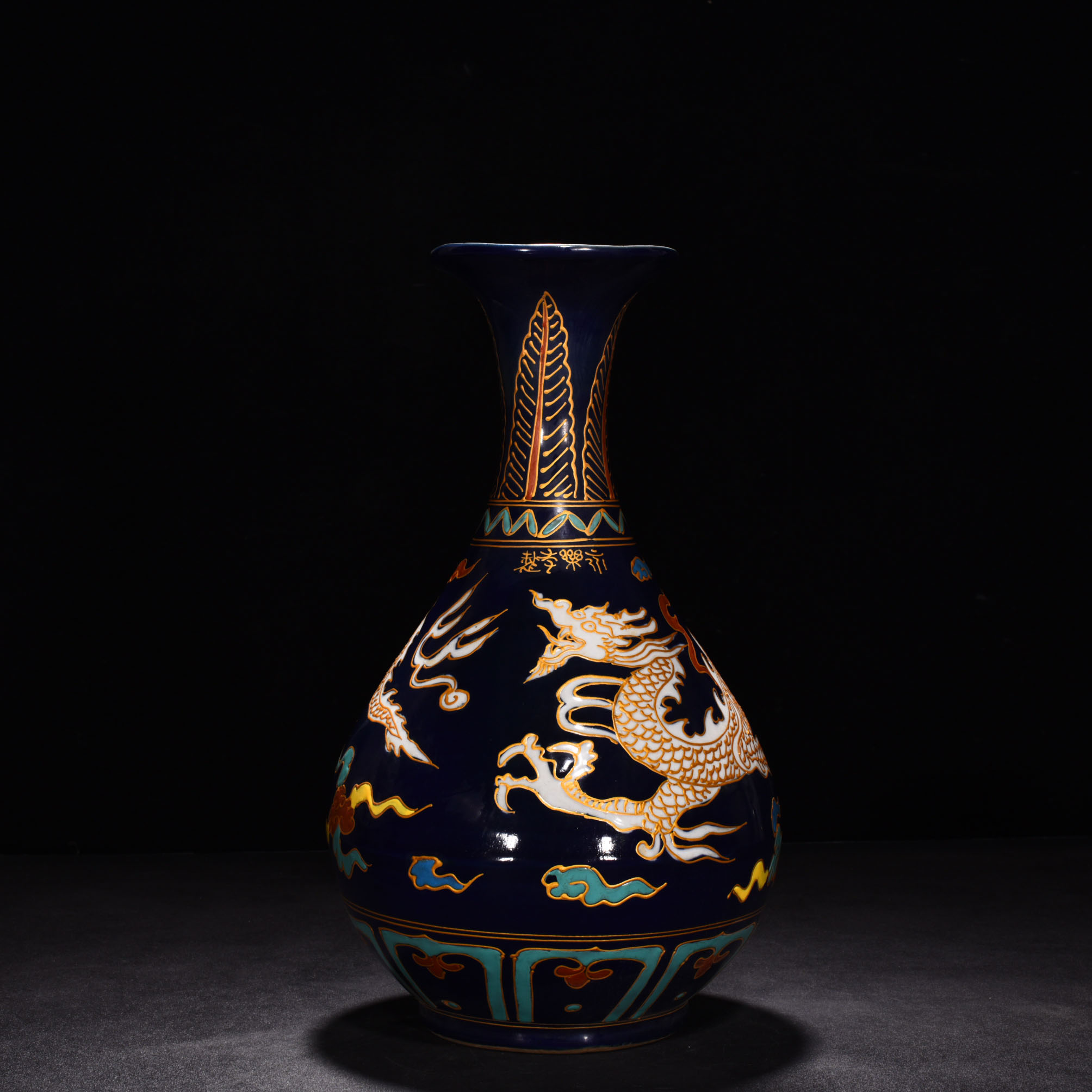 Ming Dynasty Yongle fahua multicolored jade pot spring vase