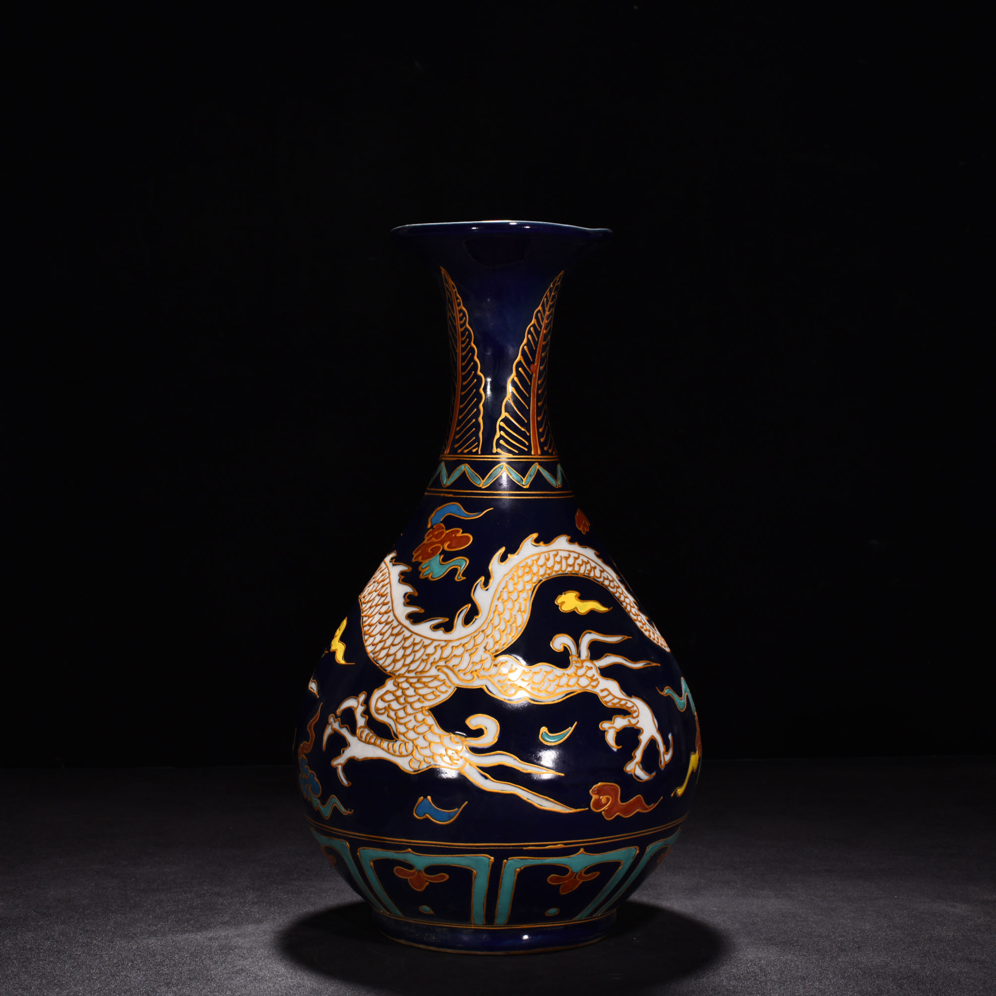 Ming Dynasty Yongle fahua multicolored jade pot spring vase