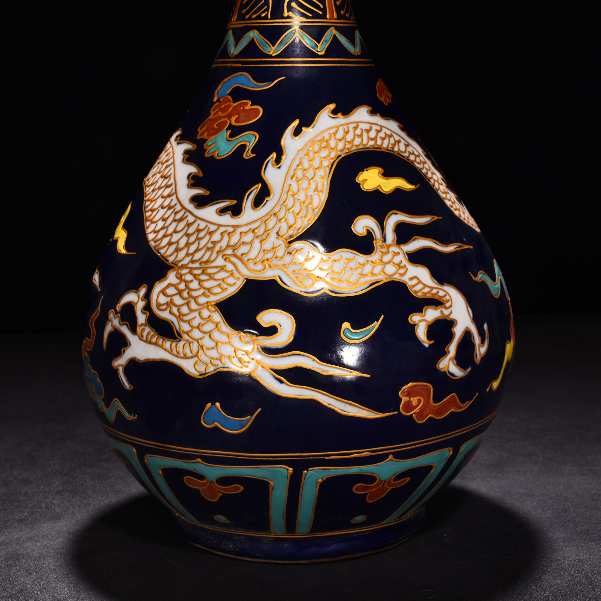 Ming Dynasty Yongle fahua multicolored jade pot spring vase