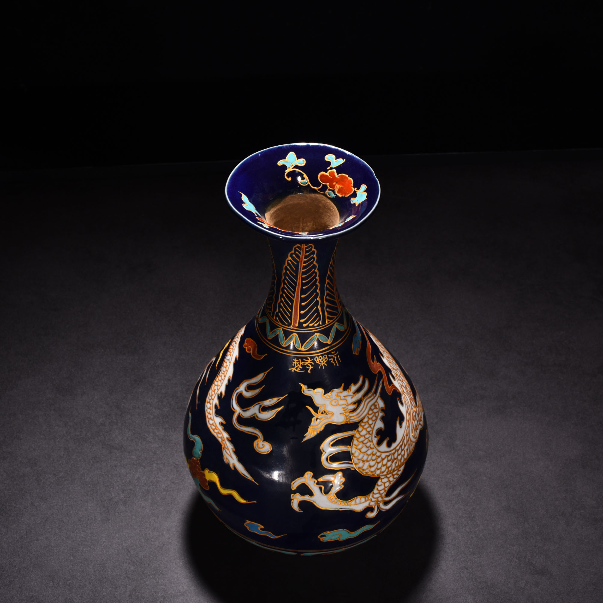 Ming Dynasty Yongle fahua multicolored jade pot spring vase