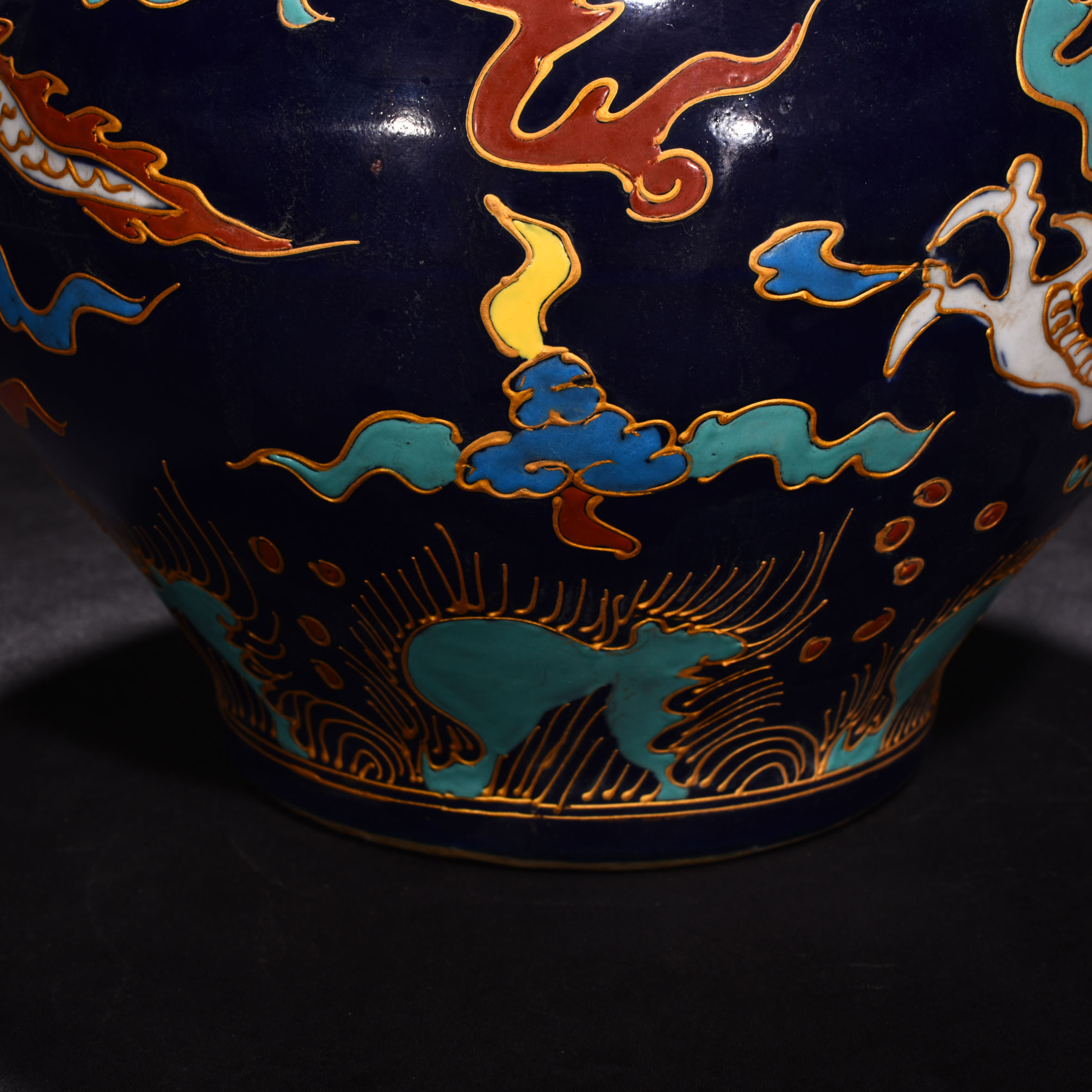 Ming dynasty Yongle fahua five color cloud and dragon pattern jar