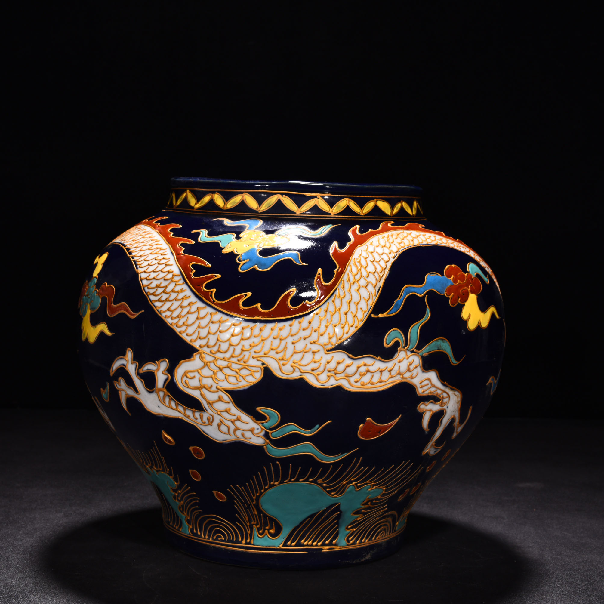Ming dynasty Yongle fahua five color cloud and dragon pattern jar