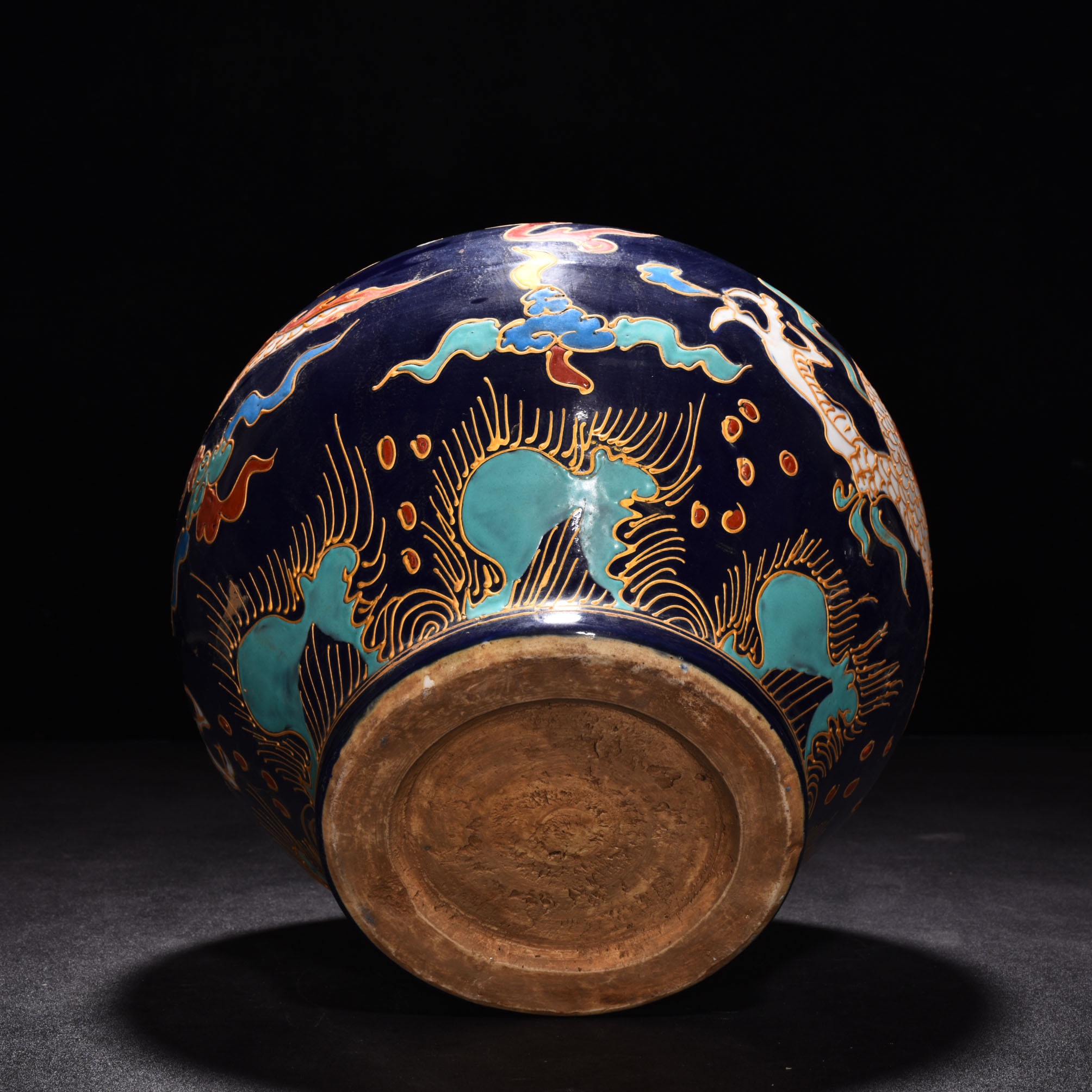 Ming dynasty Yongle fahua five color cloud and dragon pattern jar