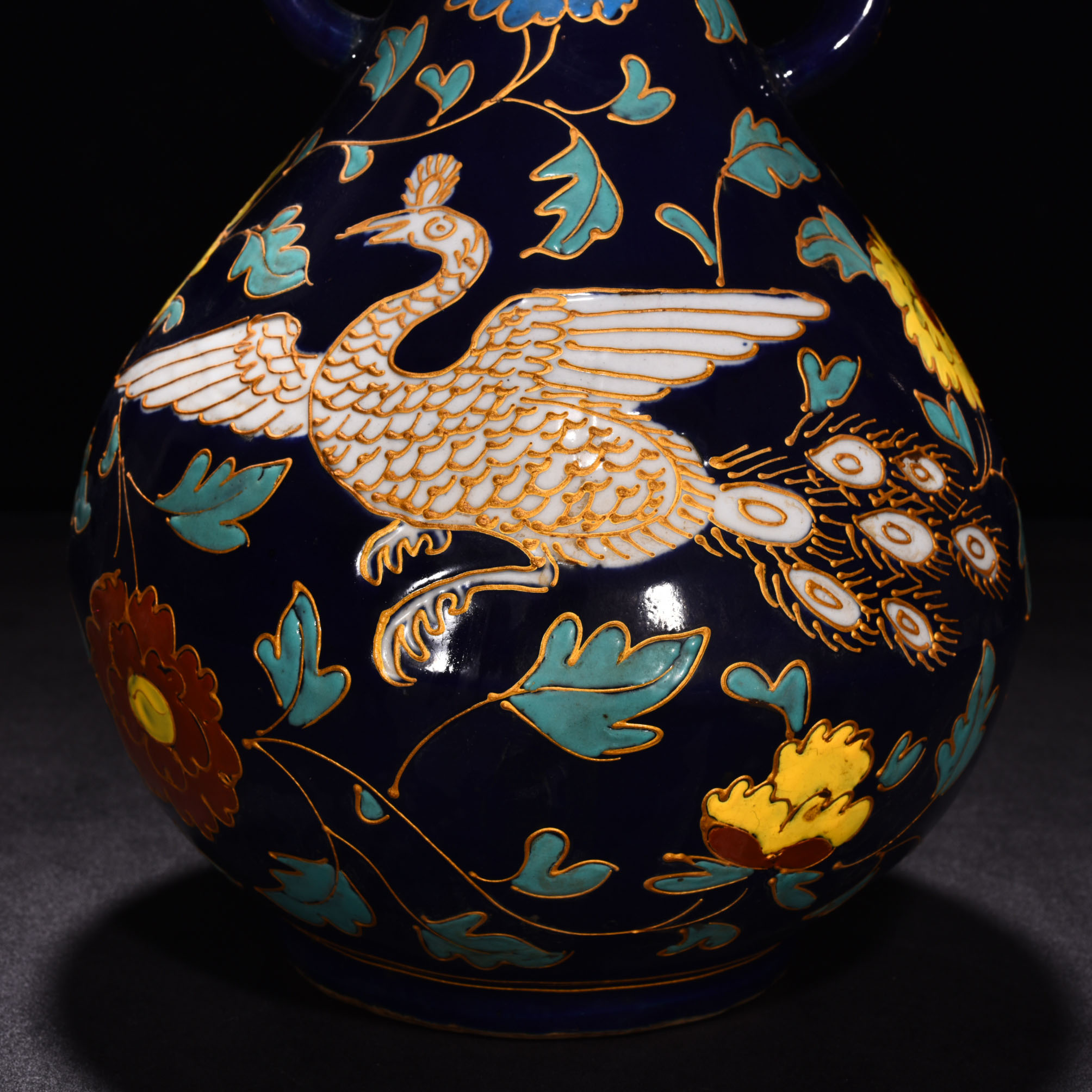 Ming Dynasty Yongle Fahua multicolored peacock flower mouth vase
