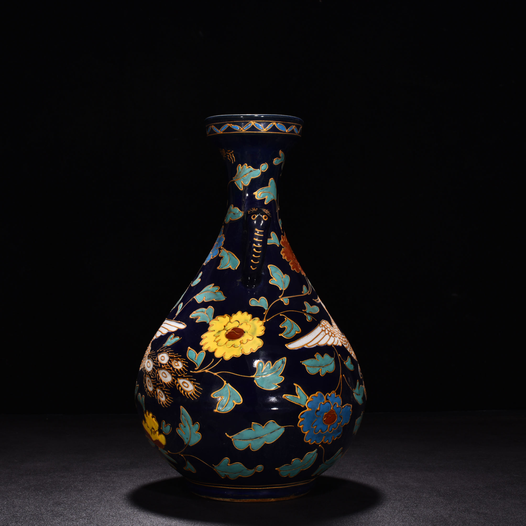 Ming Dynasty Yongle Fahua multicolored peacock flower mouth vase