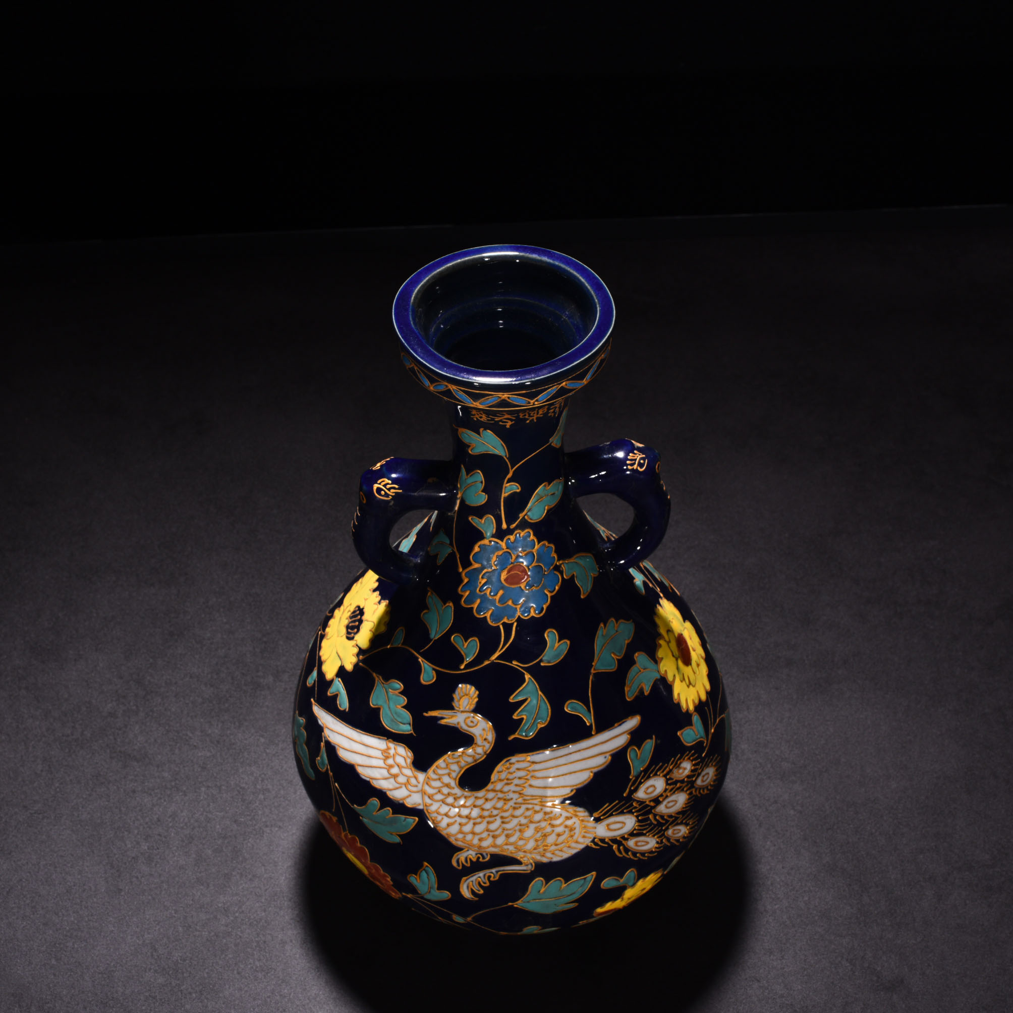 Ming Dynasty Yongle Fahua multicolored peacock flower mouth vase