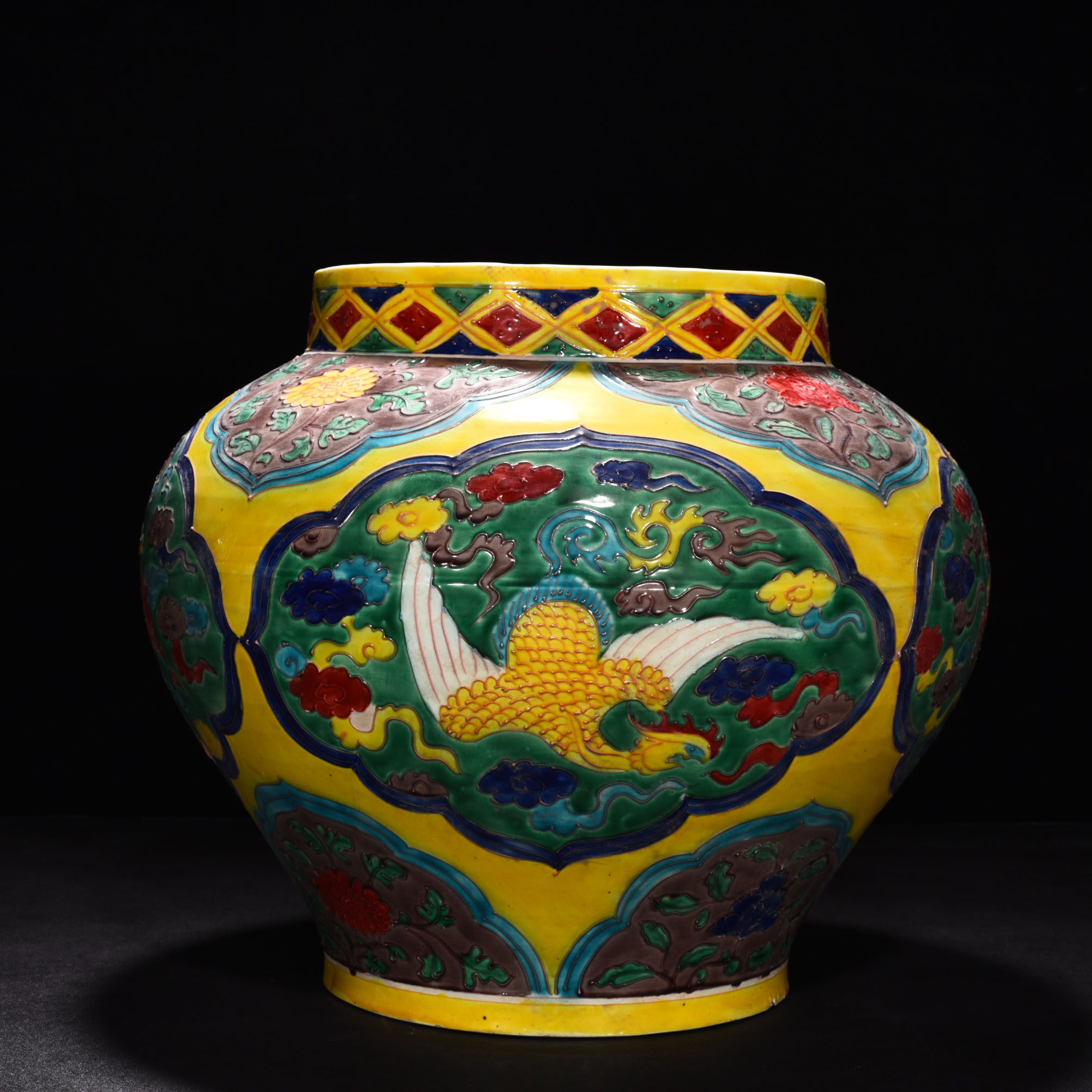Ming Dynasty Yongle enamel jar with unicorn and phoenix pattern