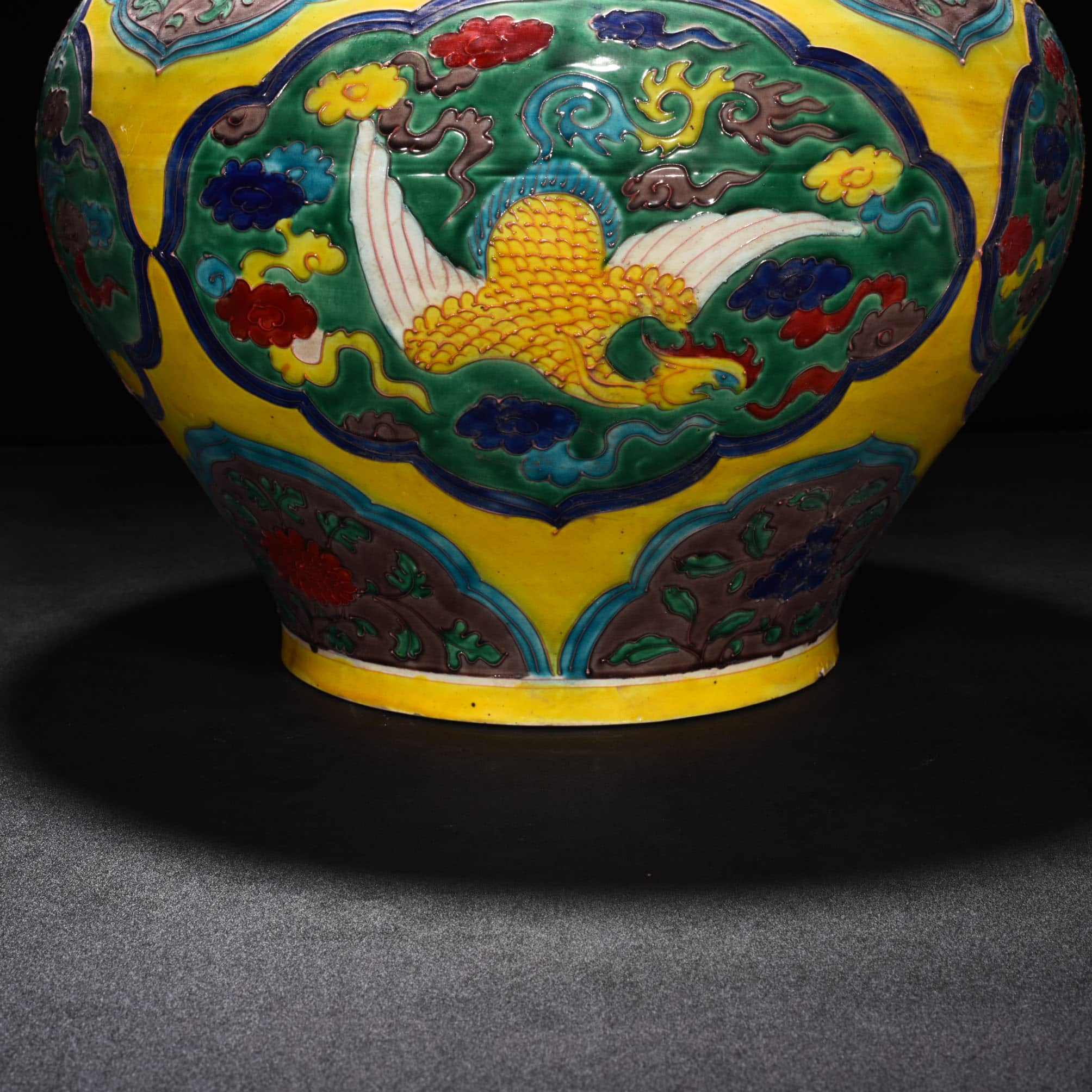 Ming Dynasty Yongle enamel jar with unicorn and phoenix pattern
