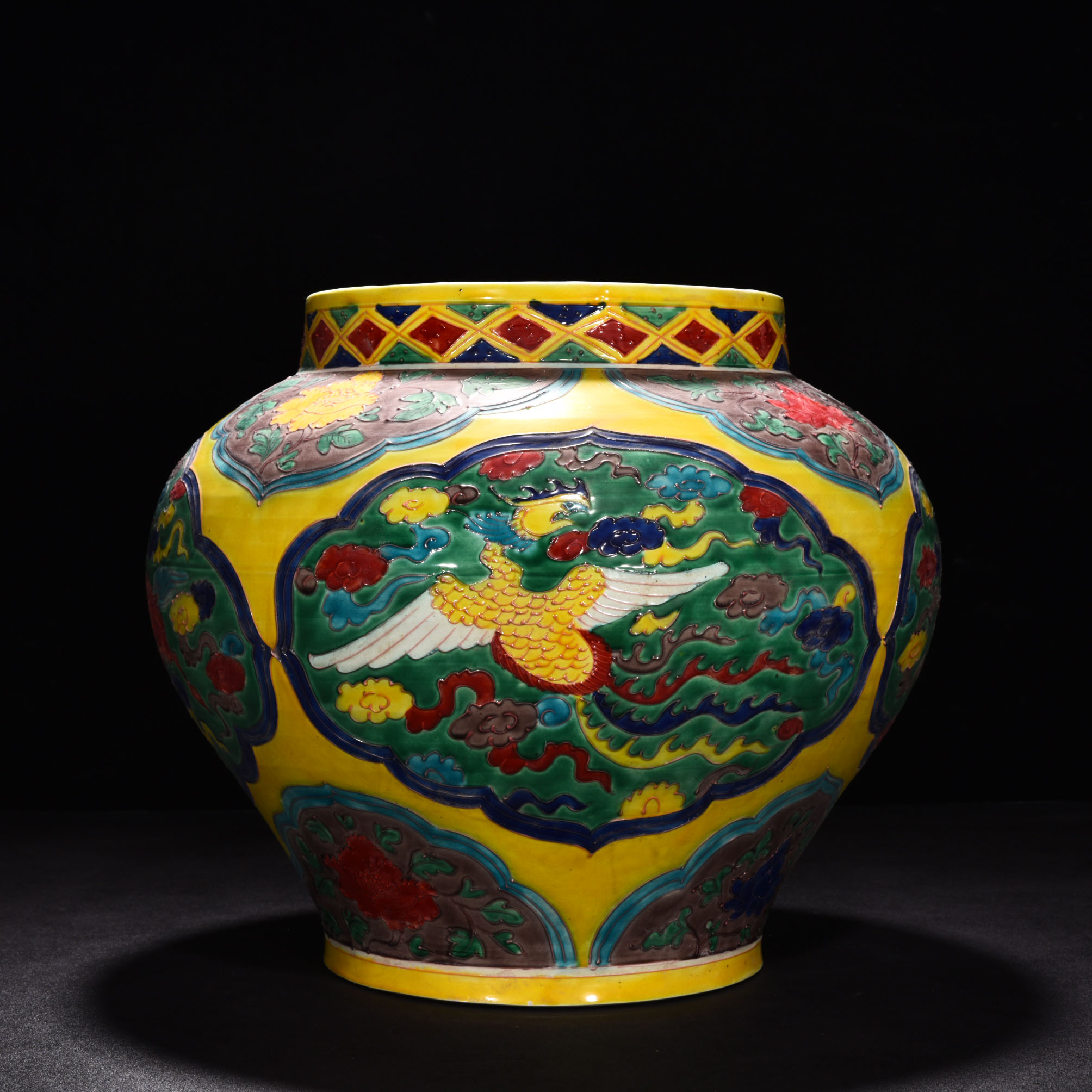 Ming Dynasty Yongle enamel jar with unicorn and phoenix pattern