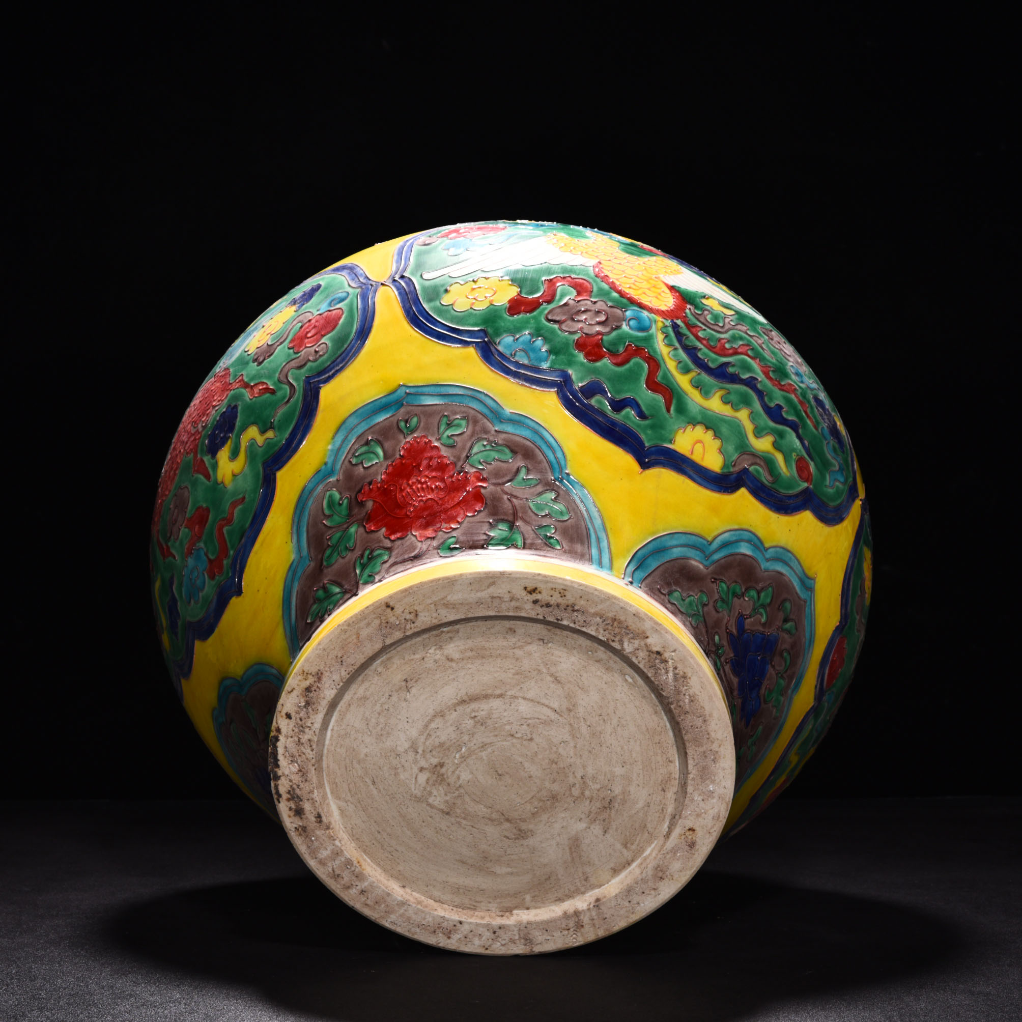 Ming Dynasty Yongle enamel jar with unicorn and phoenix pattern