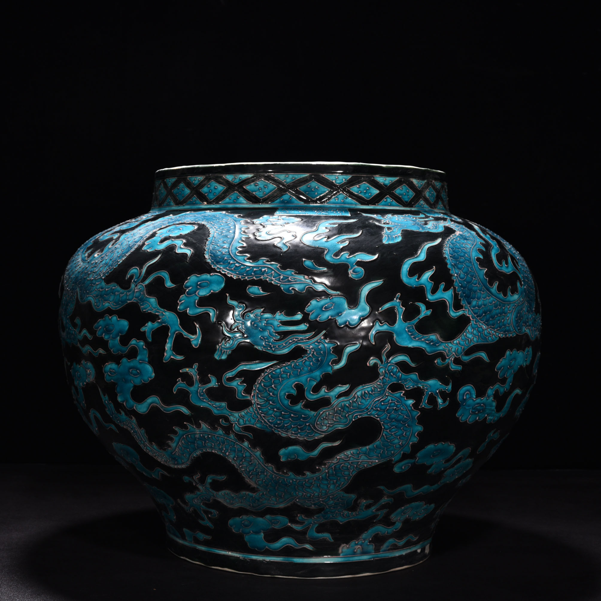 Ming Dynasty Yongle enamel black ground peacock blue glaze jar
